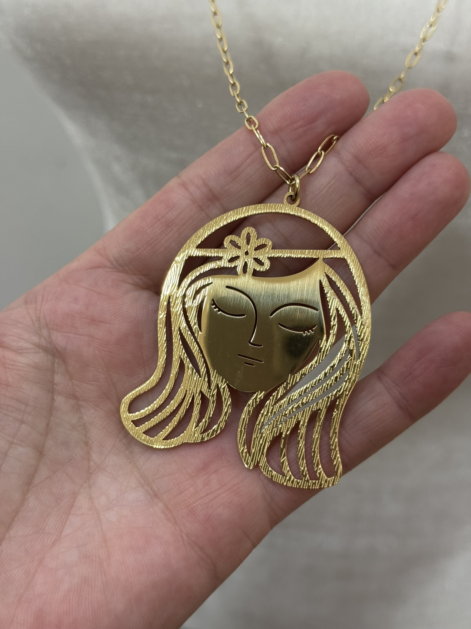 Collar cara dorado