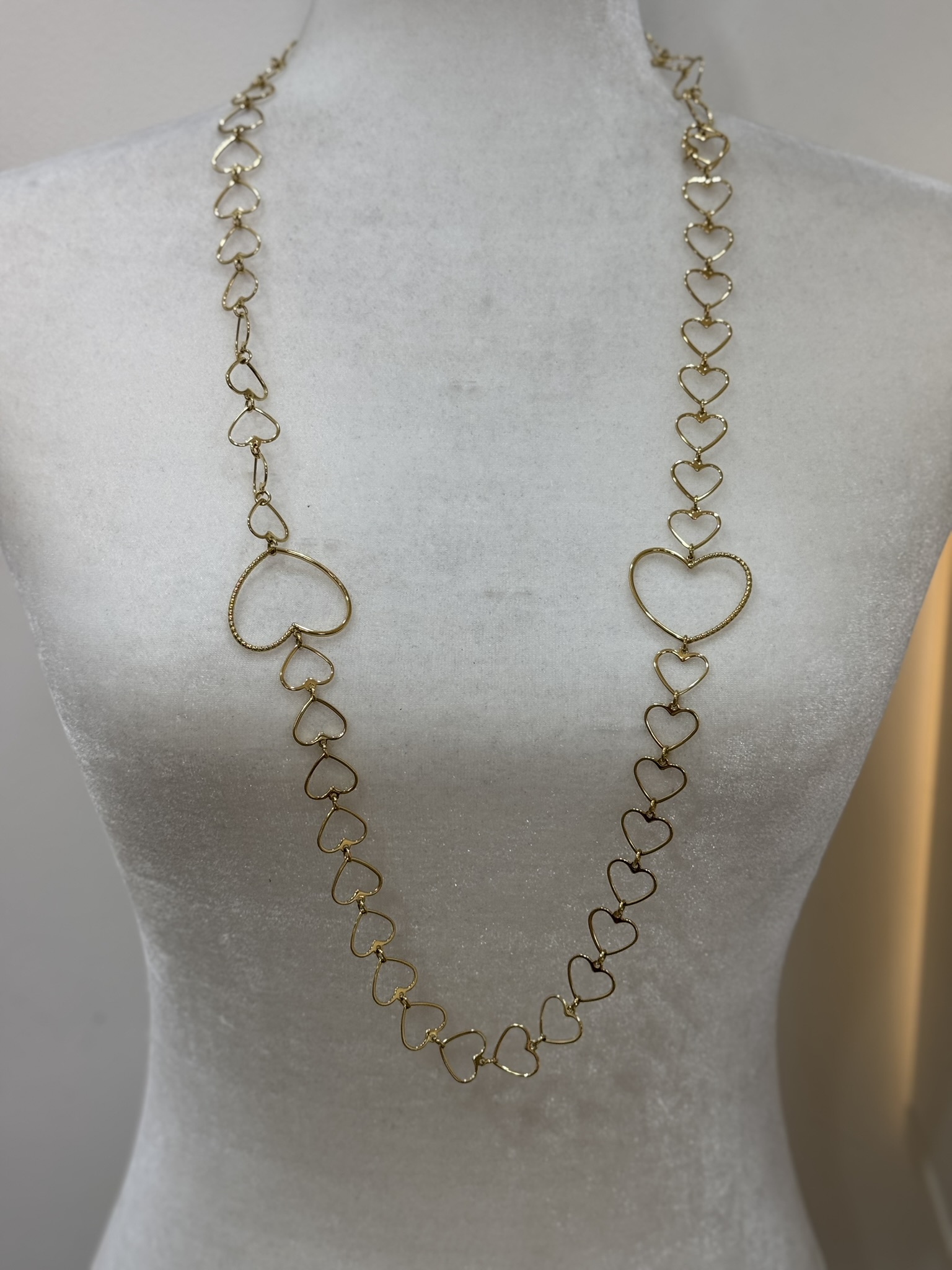 Collar corazones dorados