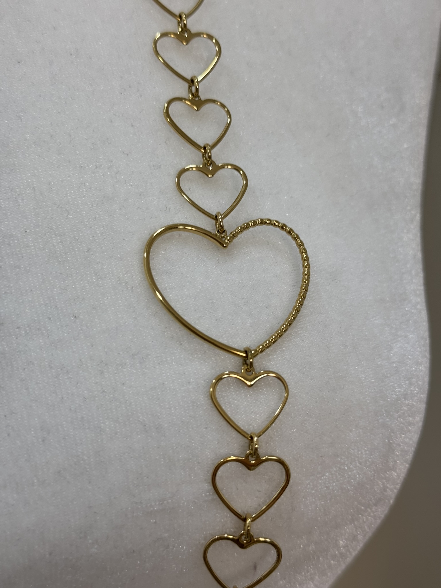 Collar corazones dorados