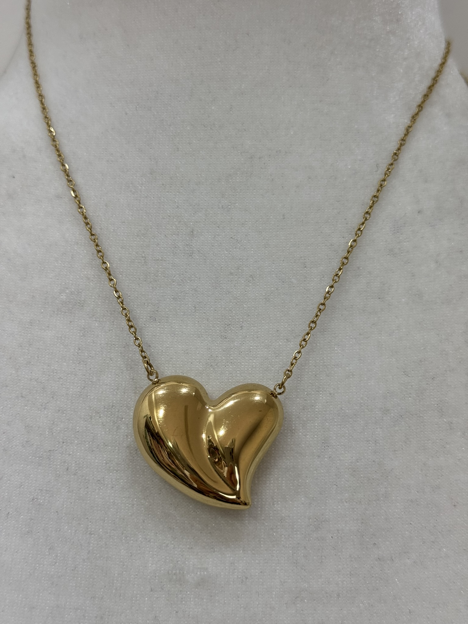 Collar corazón dorado