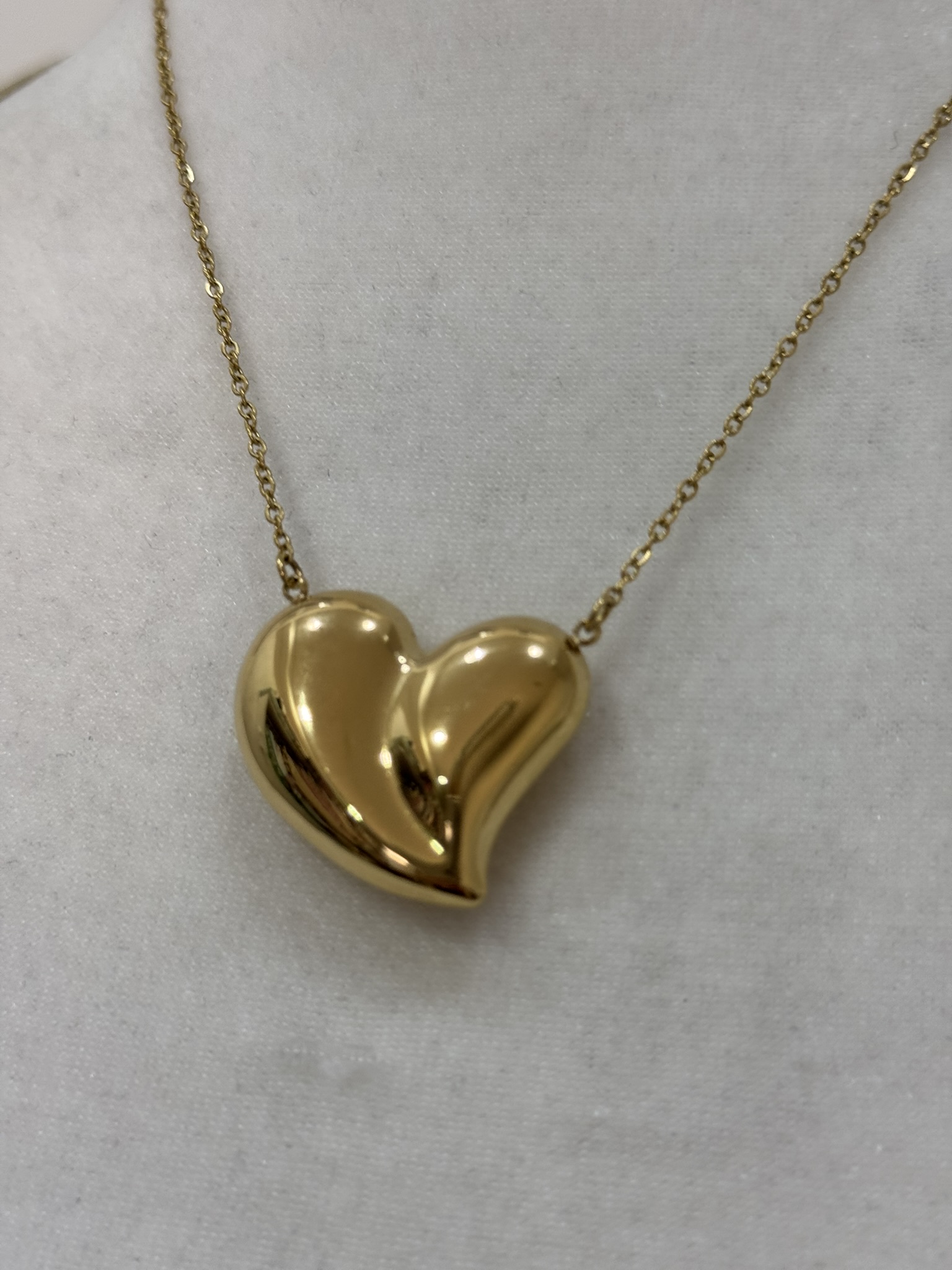 Collar corazón dorado