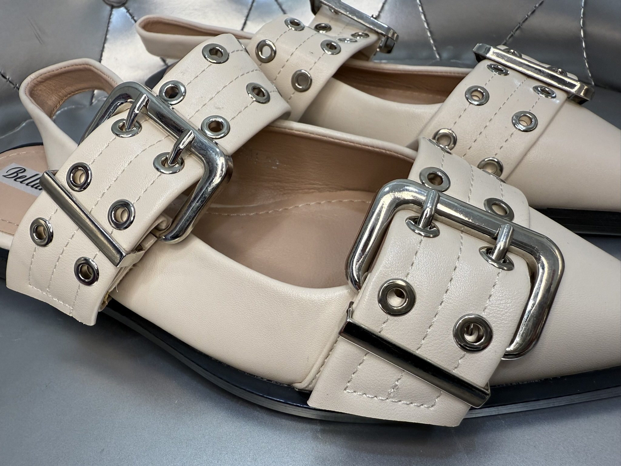 Zapato destalonado hebillas