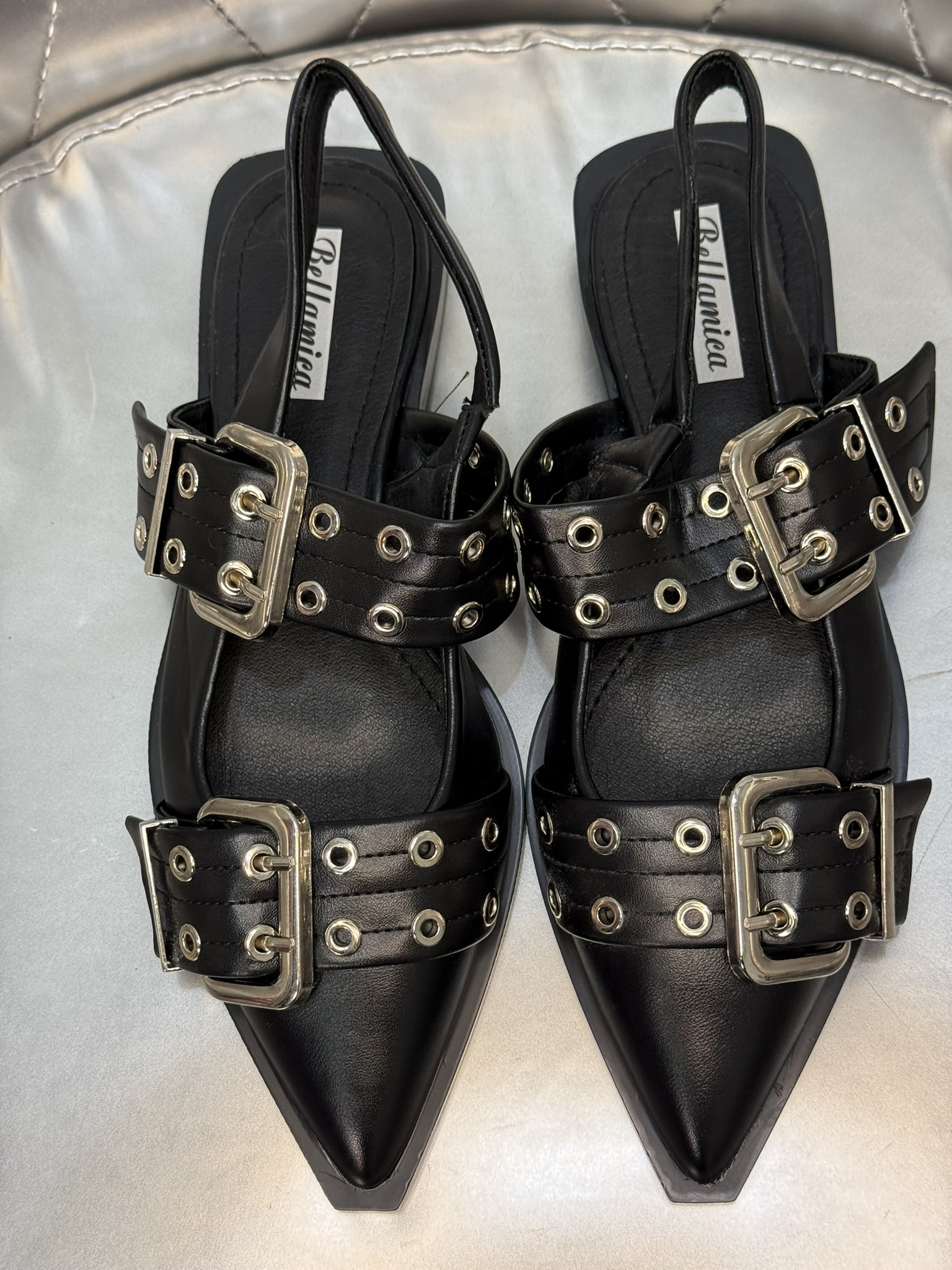 Zapato destalonado hebillas