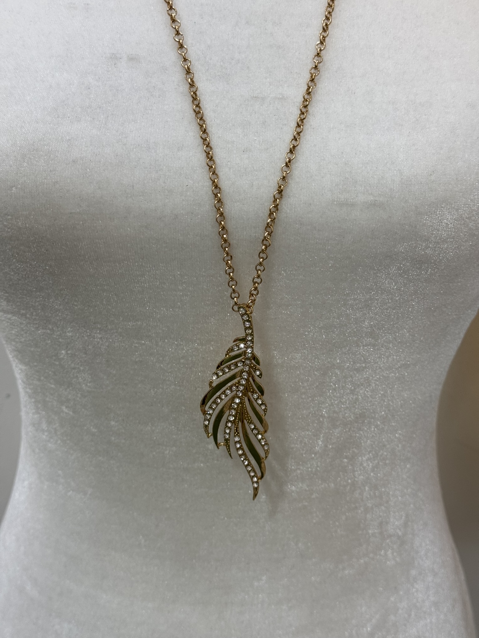 Collar pluma