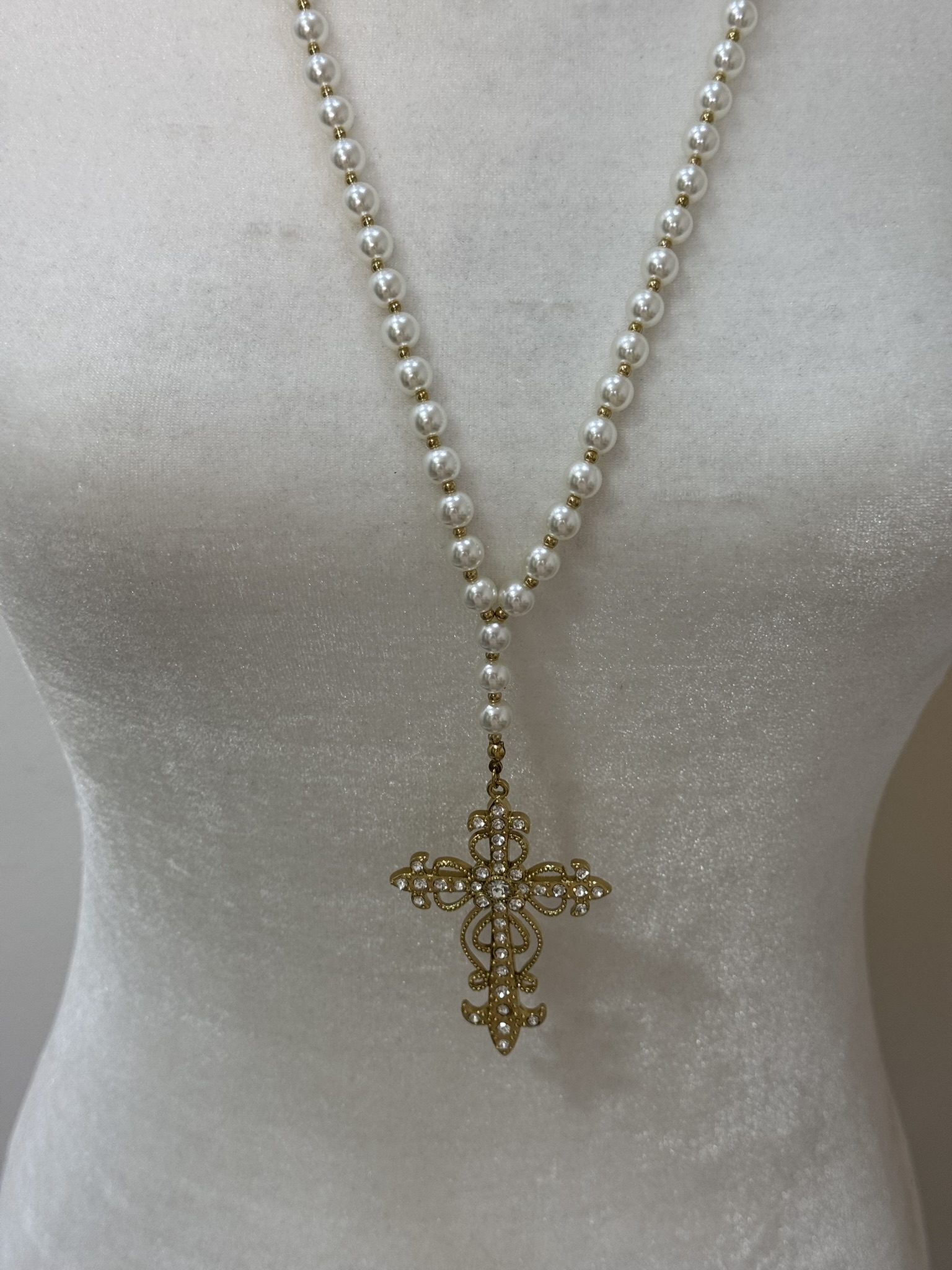 Collar perlas cruz