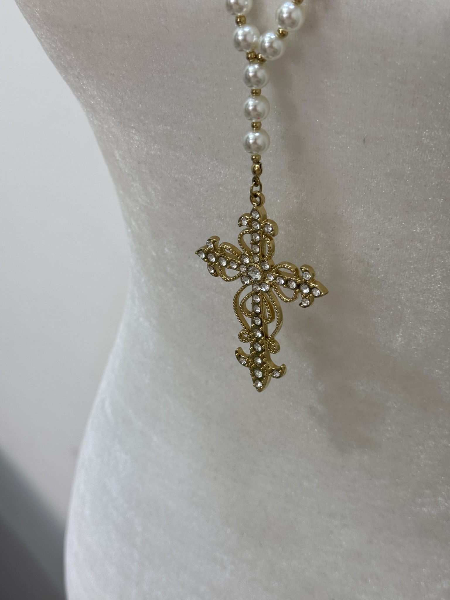 Collar perlas cruz