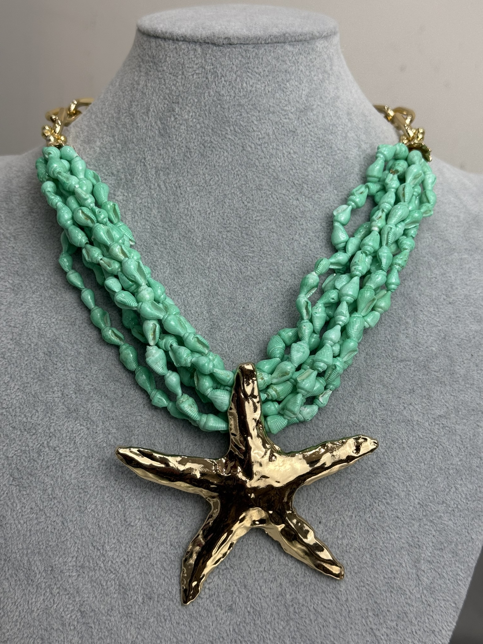 Collar estrella dorada