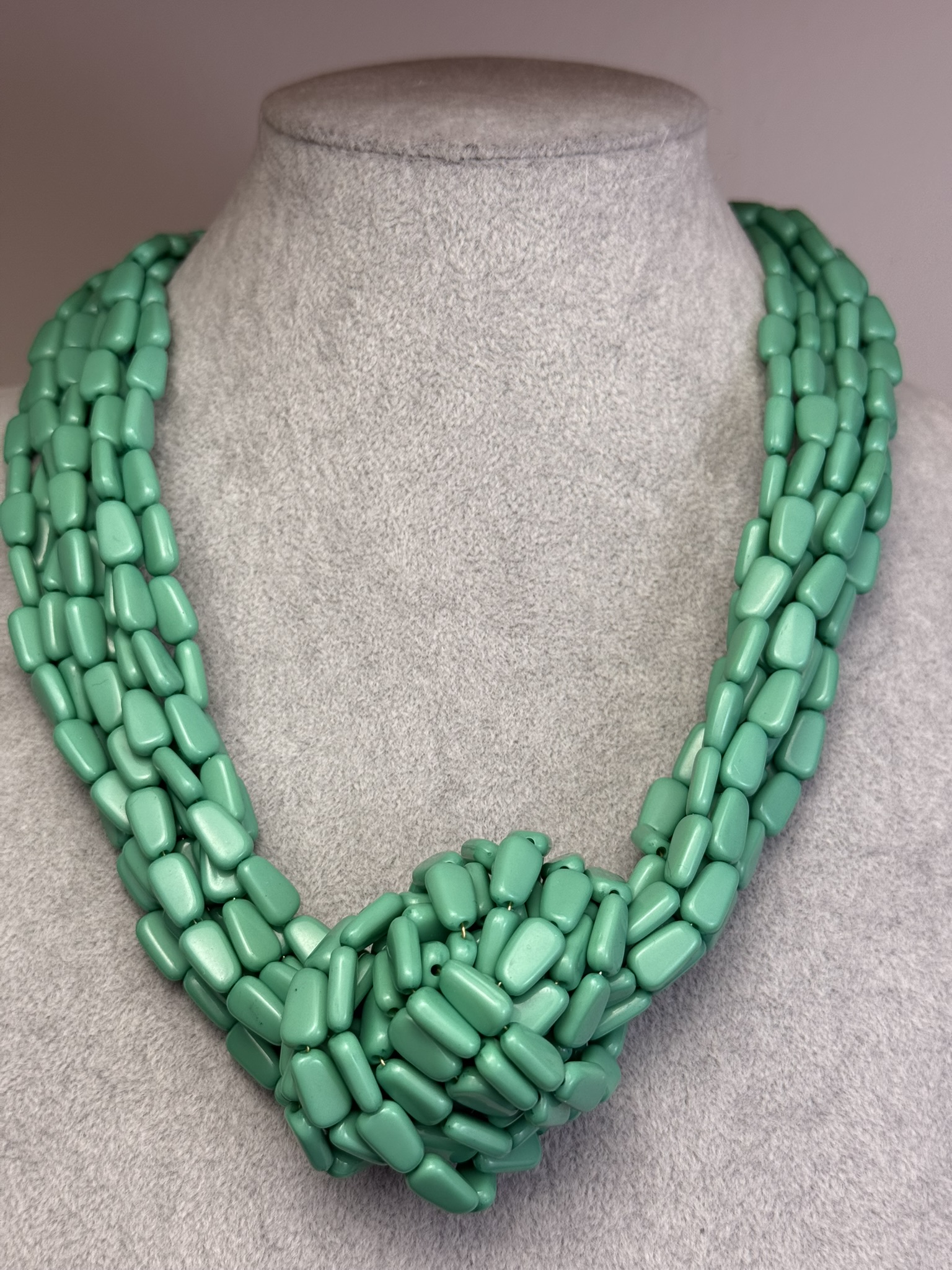 Collar nudo corto