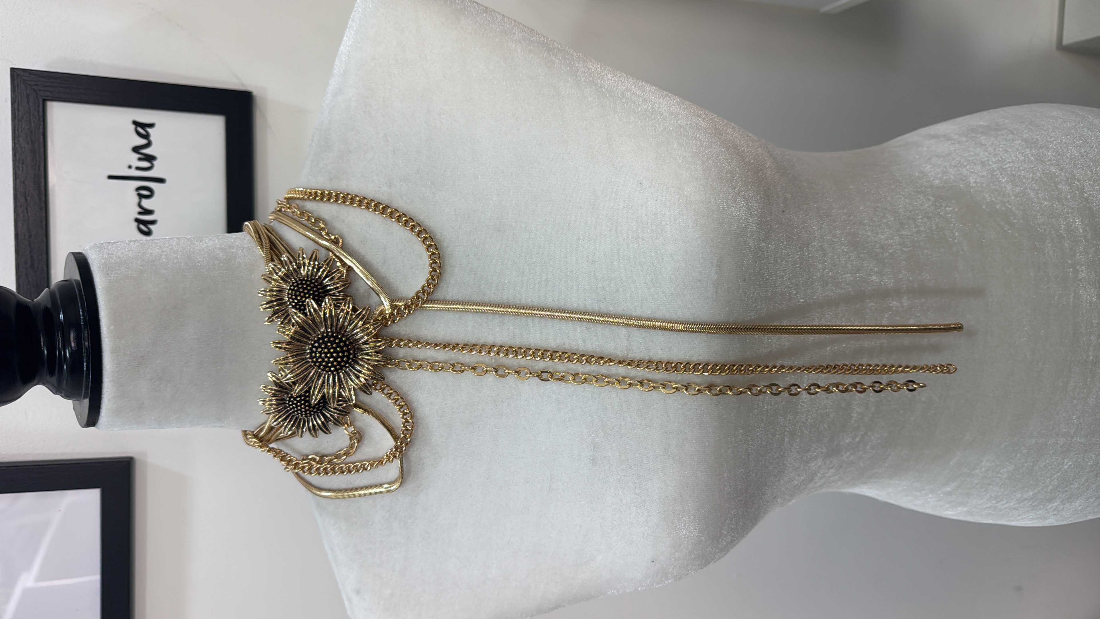 Collar dorado girasoles