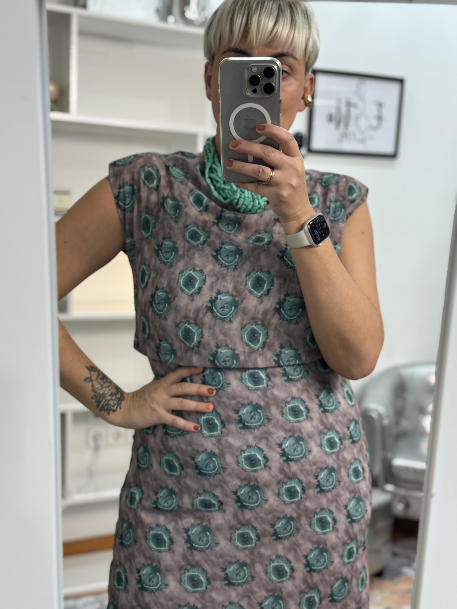 Vestido estampado hombreras