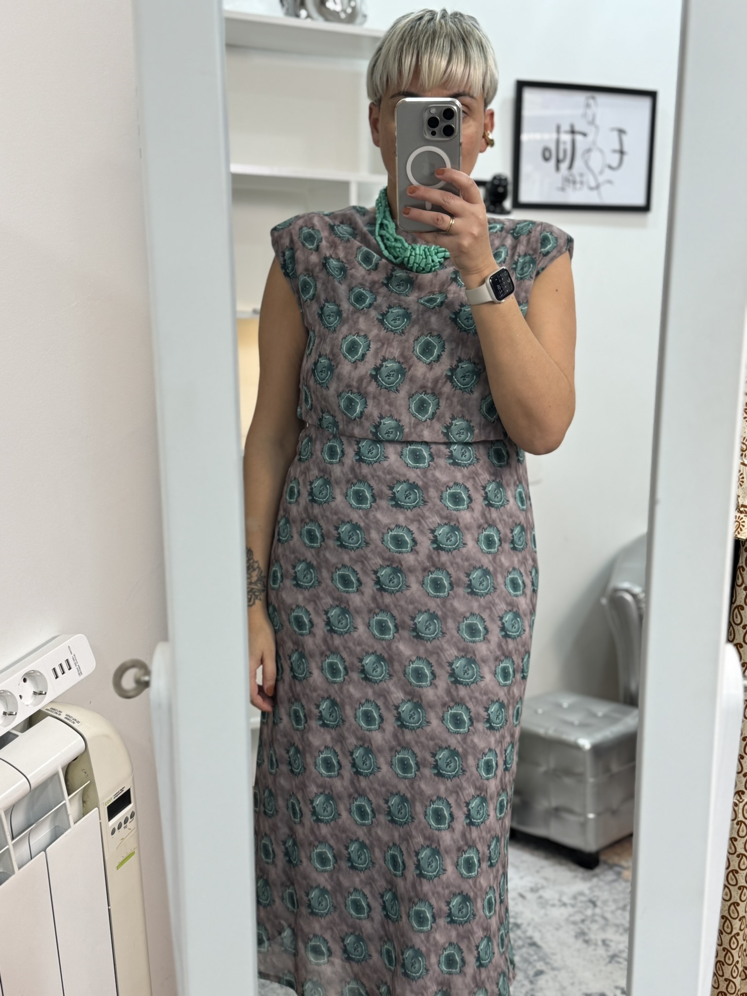 Vestido estampado hombreras
