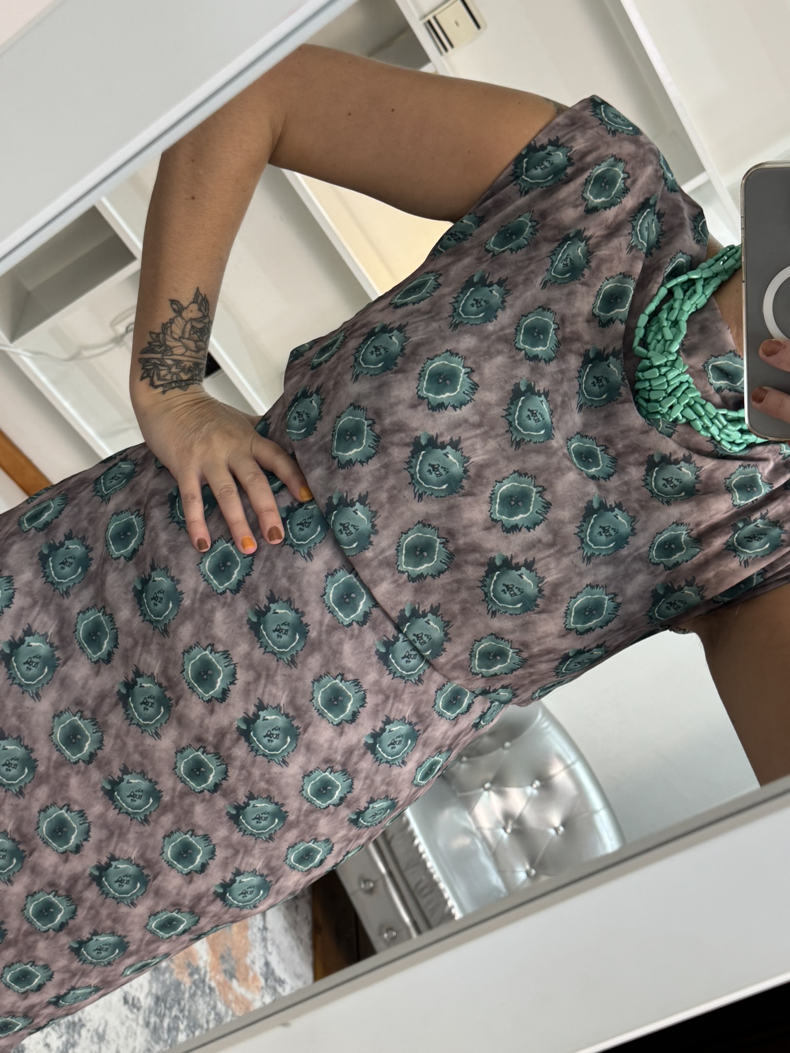 Vestido estampado hombreras