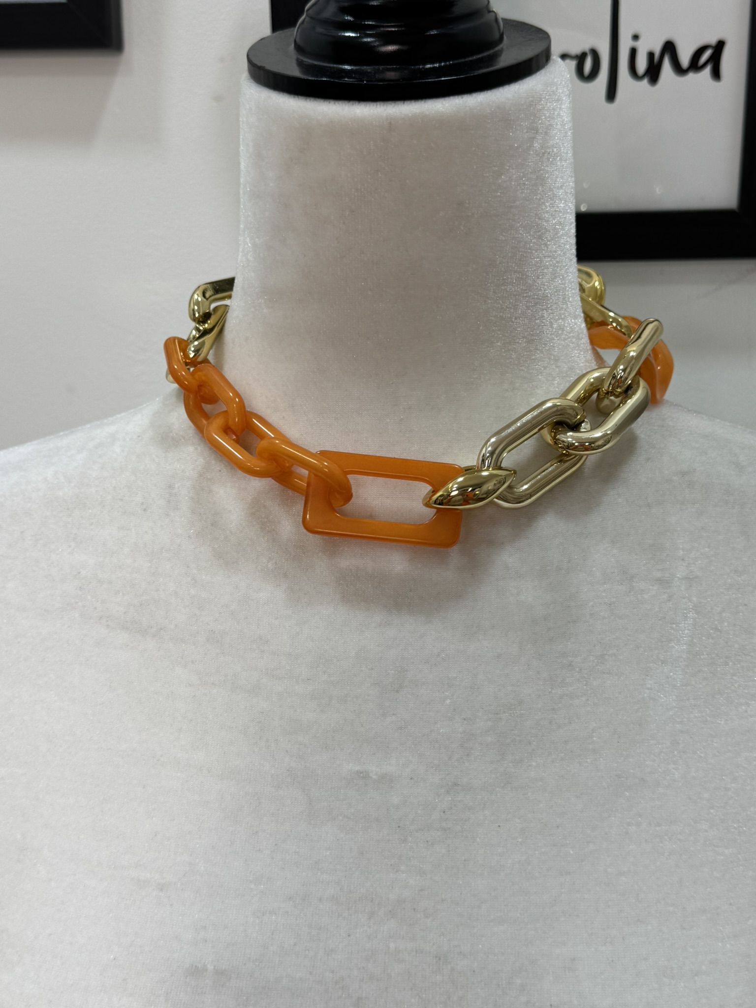 Collar choker naranja-dorado