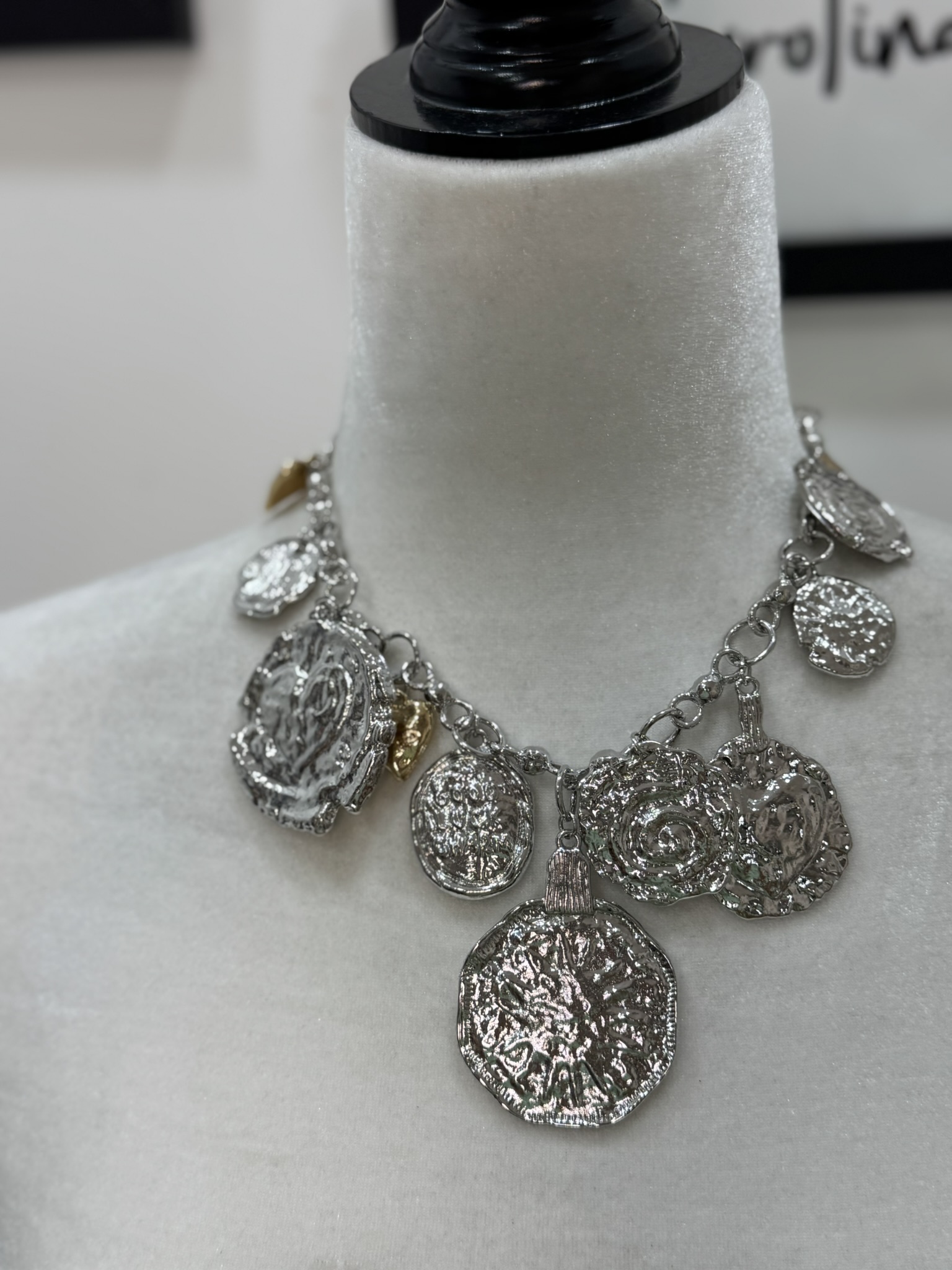 Collar plateado 
