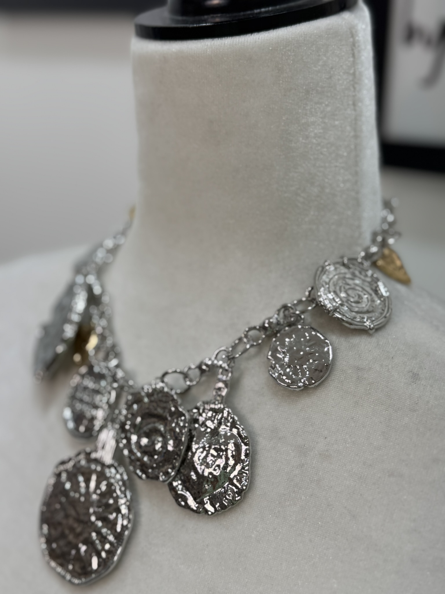 Collar plateado 