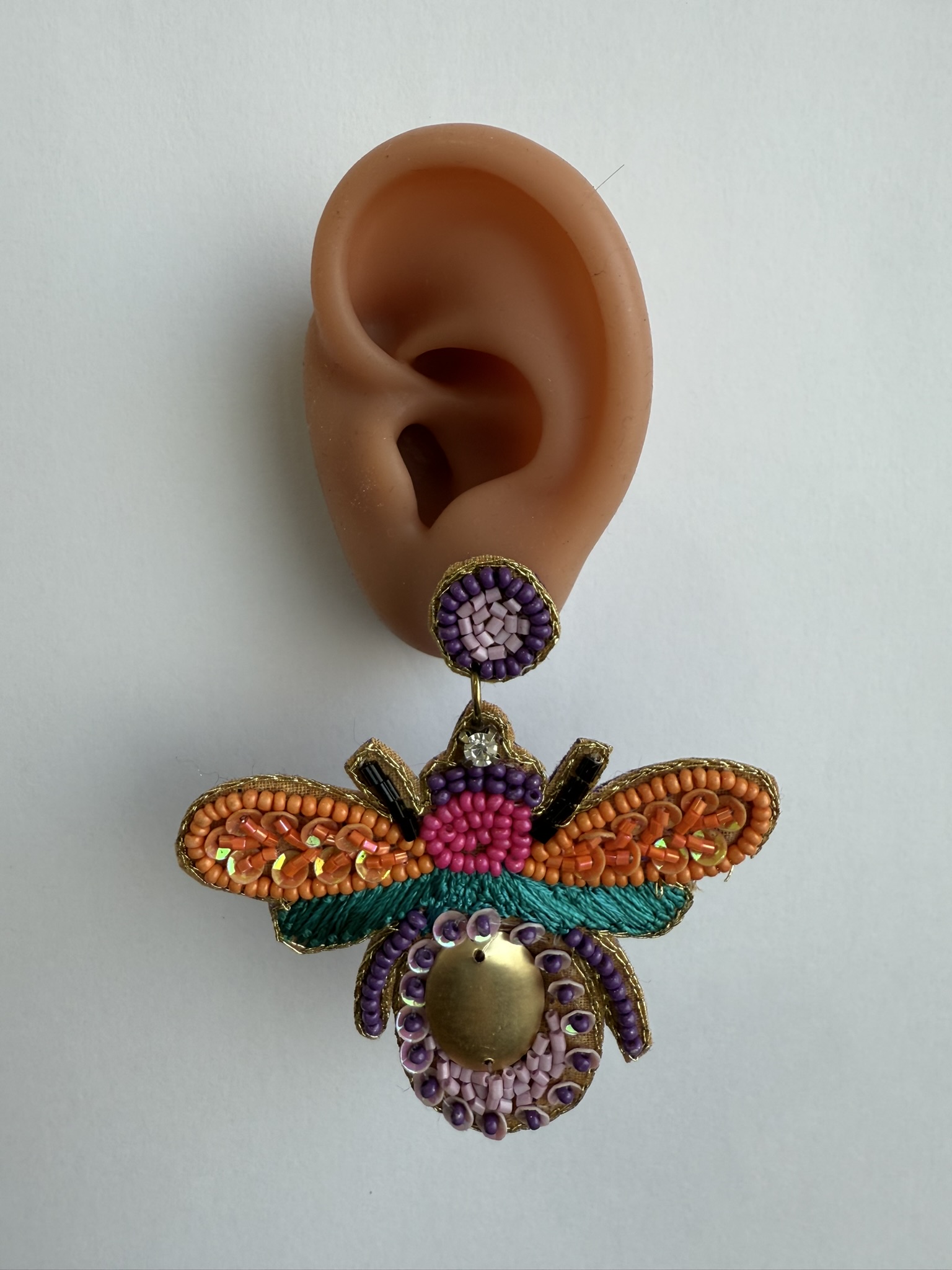 Pendiente en forma de abeja