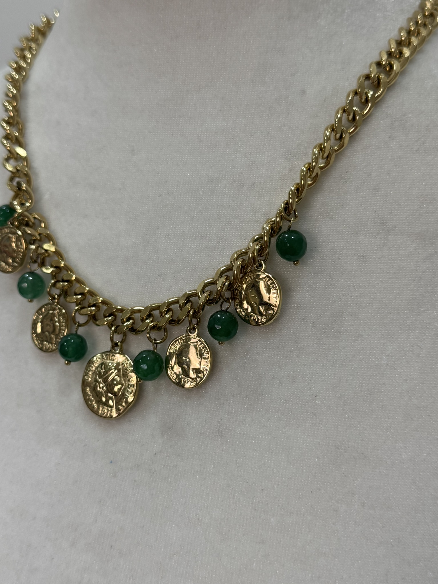 Collar dorado monedas