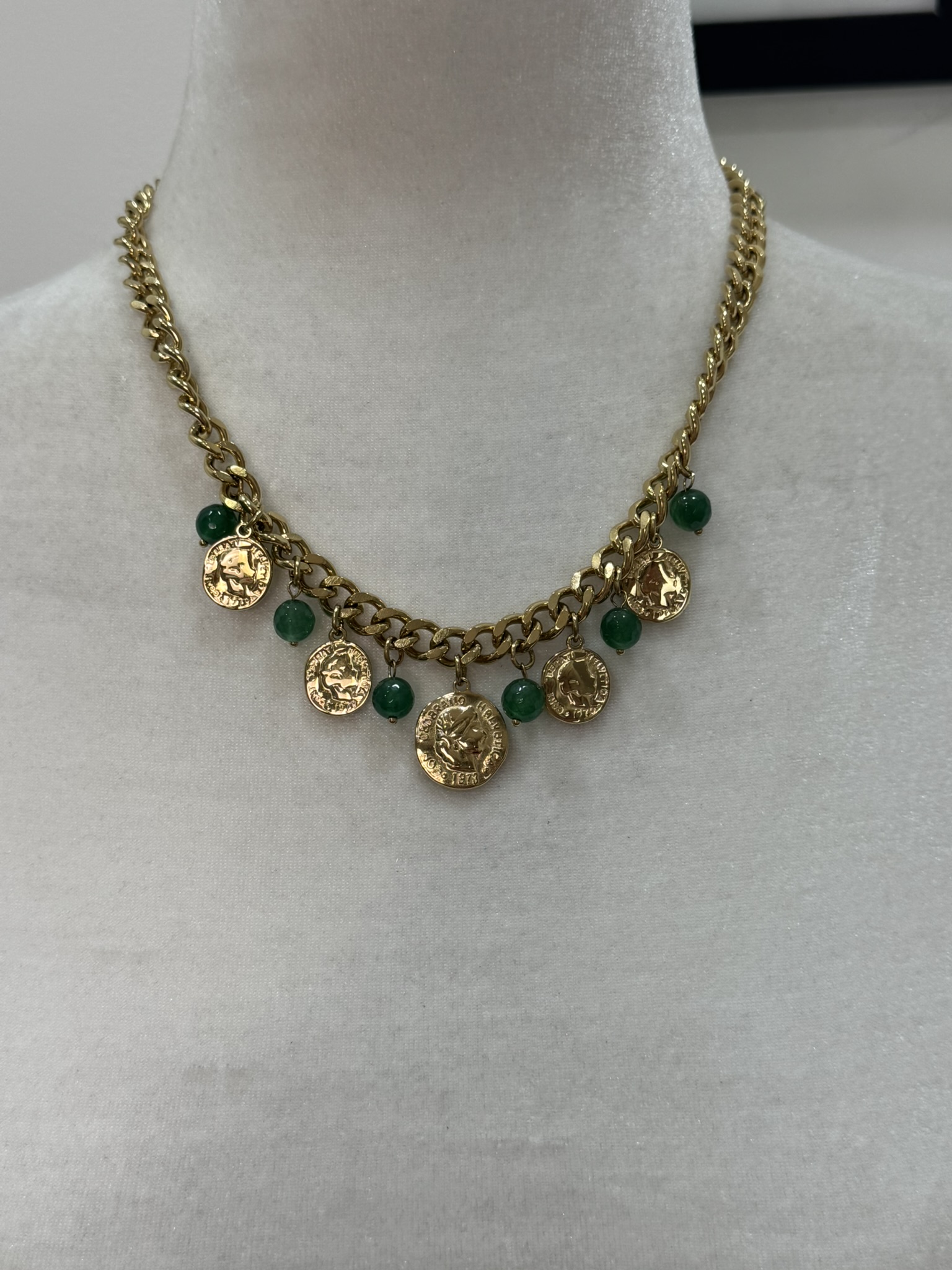Collar dorado monedas