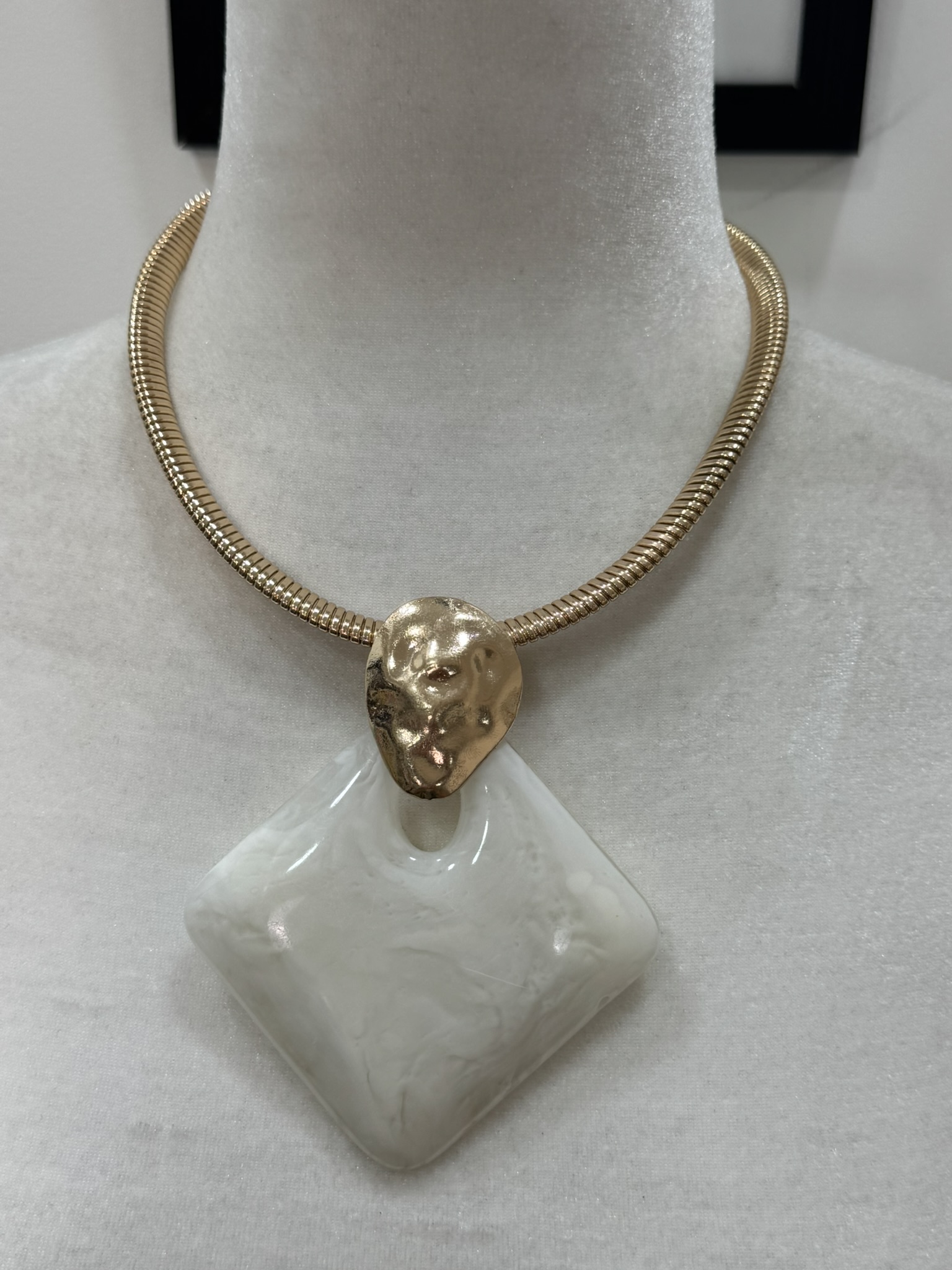 Collar piedra cuadrada