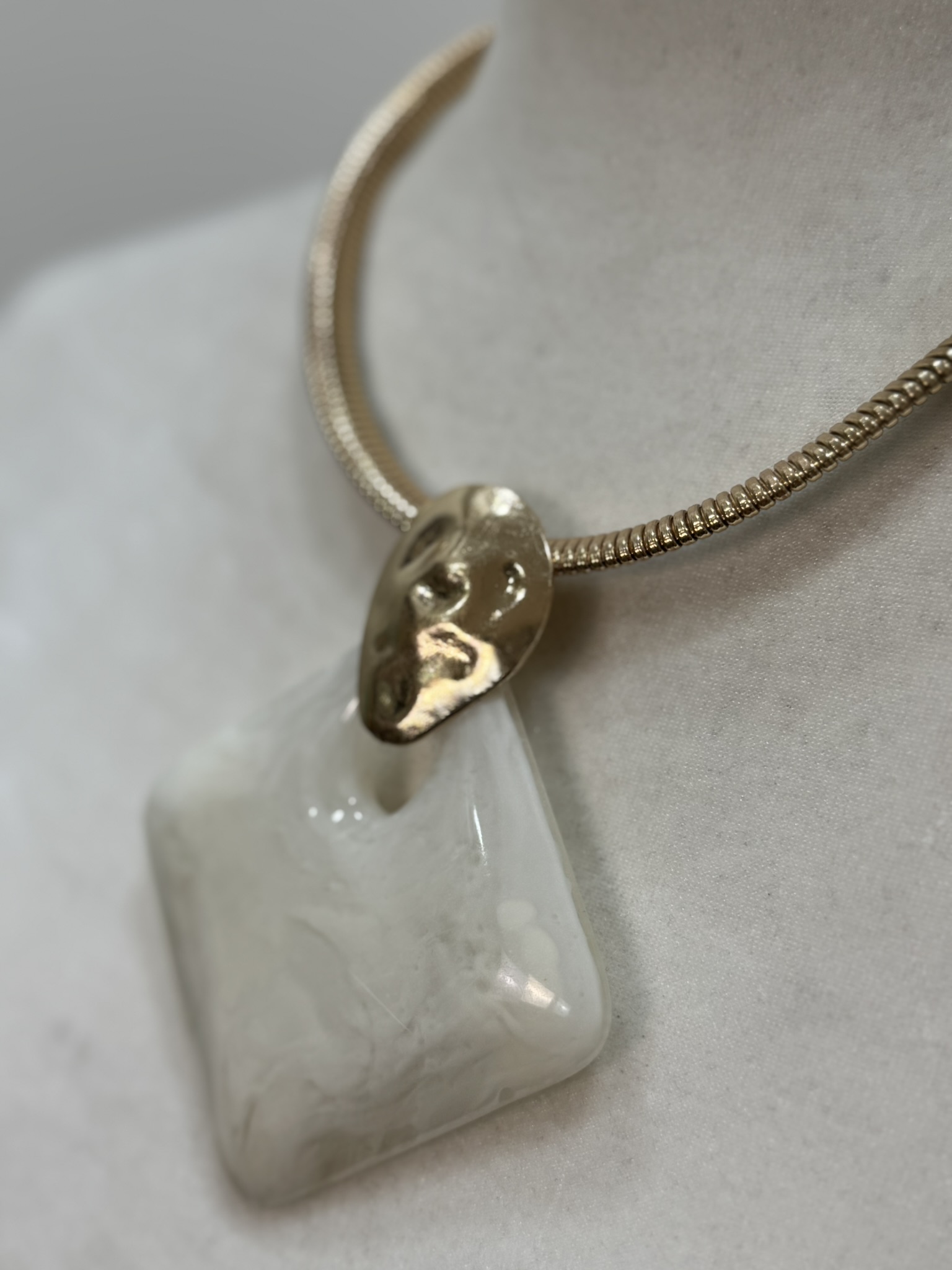 Collar piedra cuadrada