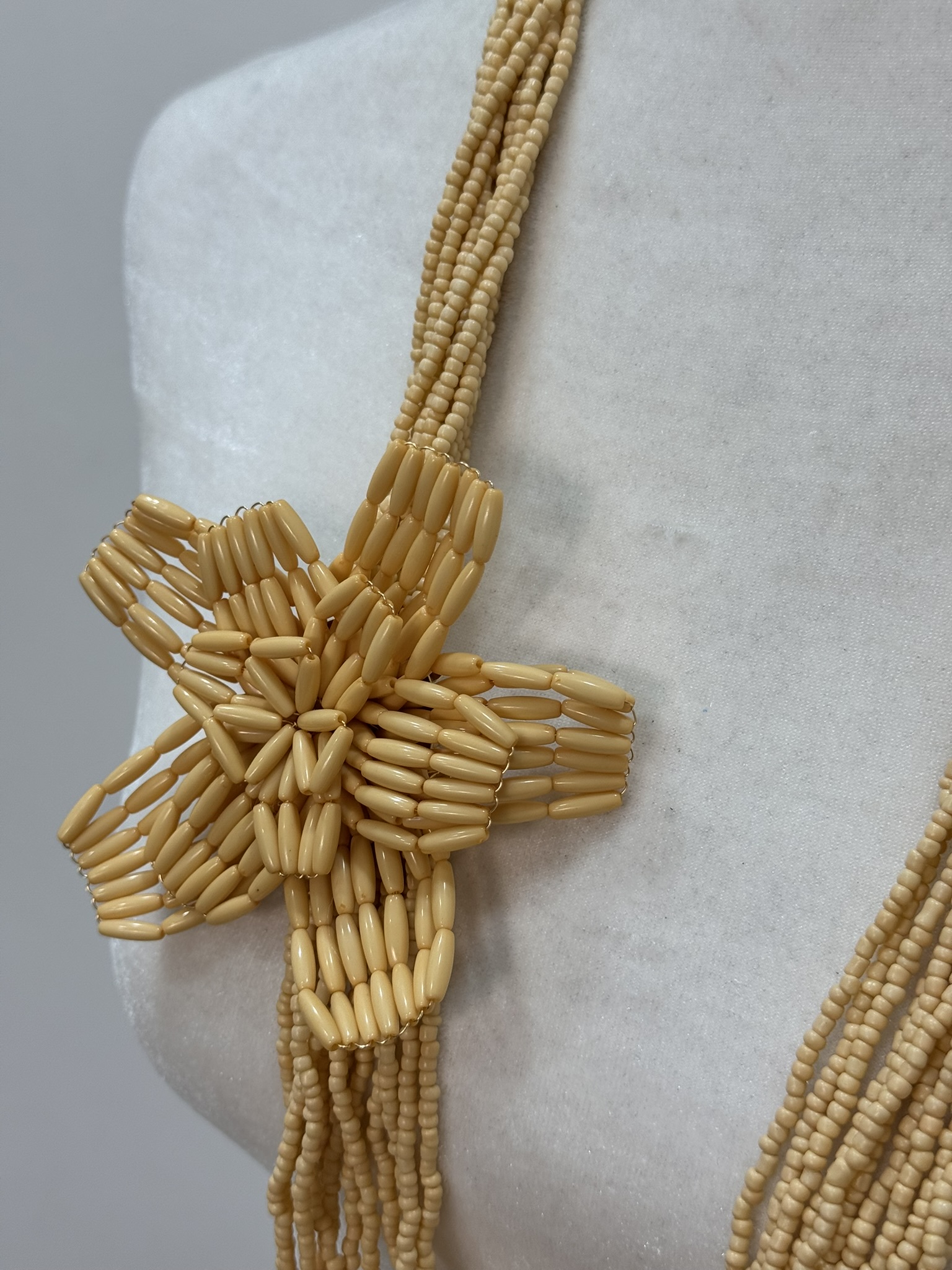 Collar broche flor 