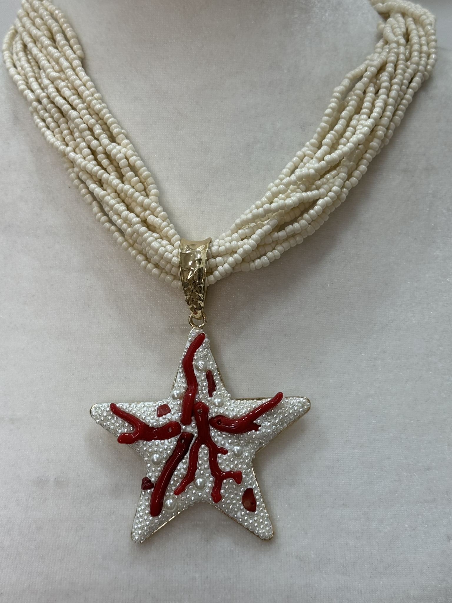 Collar estrella con corales