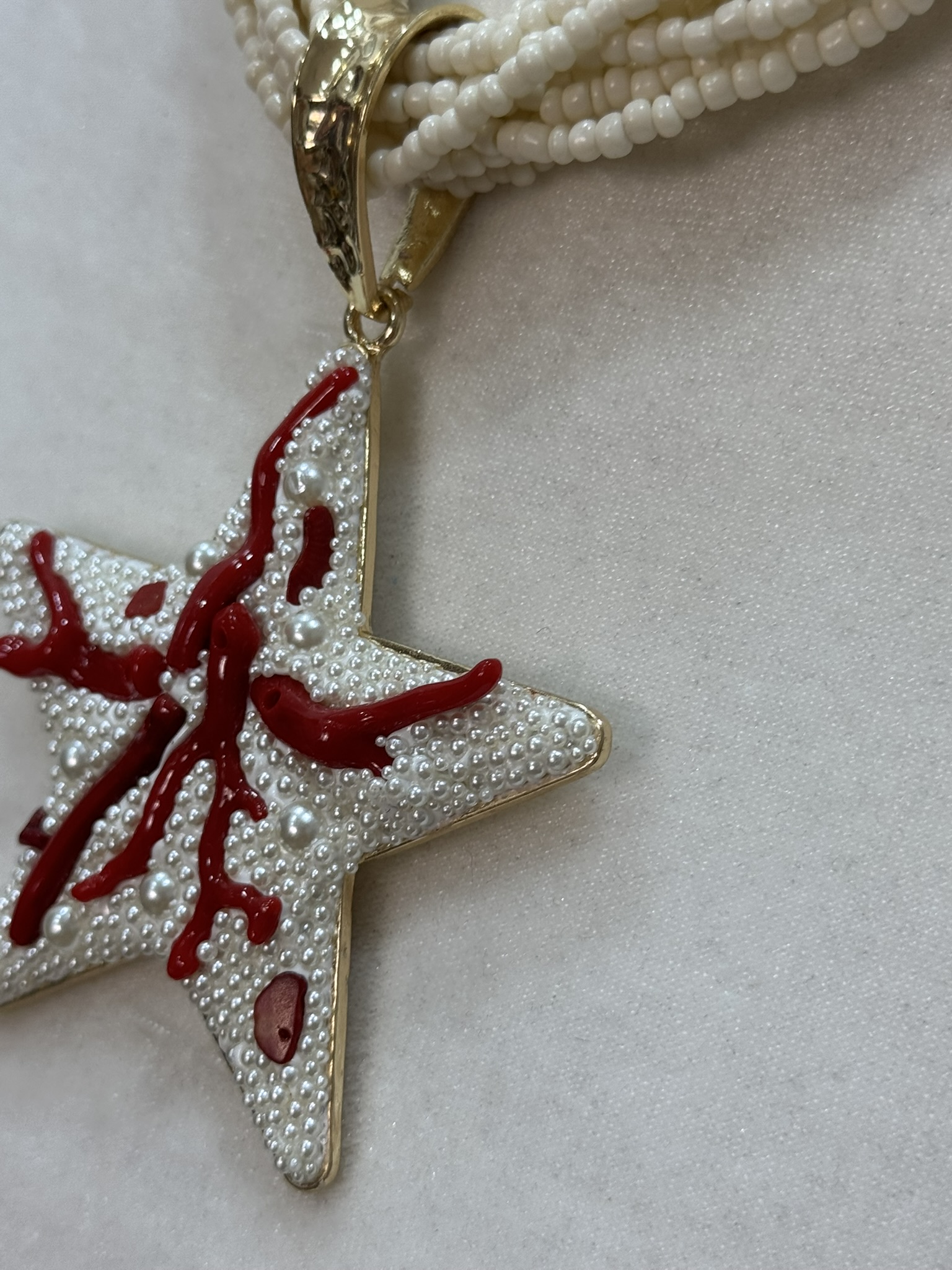 Collar estrella con corales