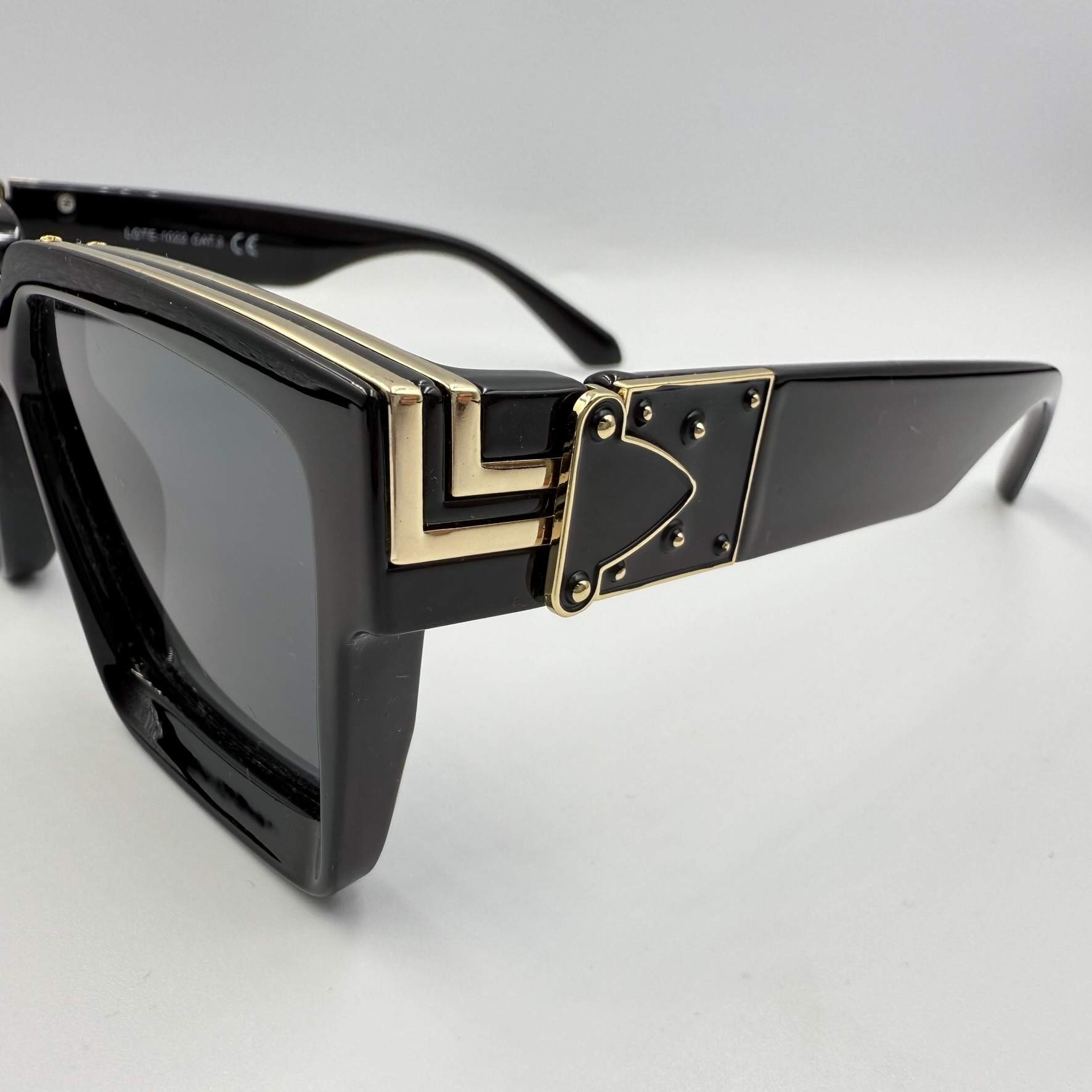 Gafas de sol marco superior dorado