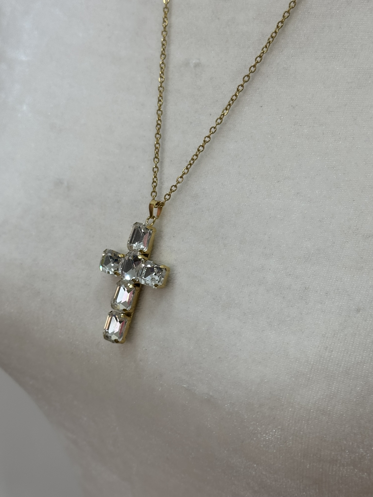 Collar cruz