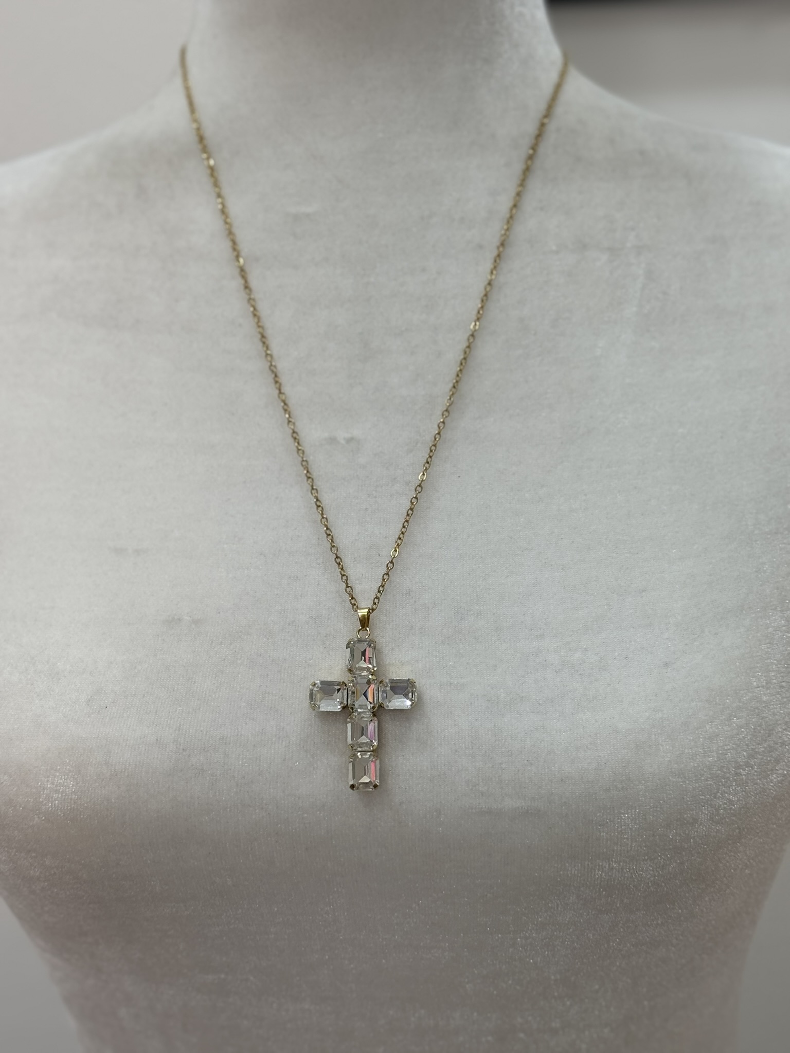 Collar cruz