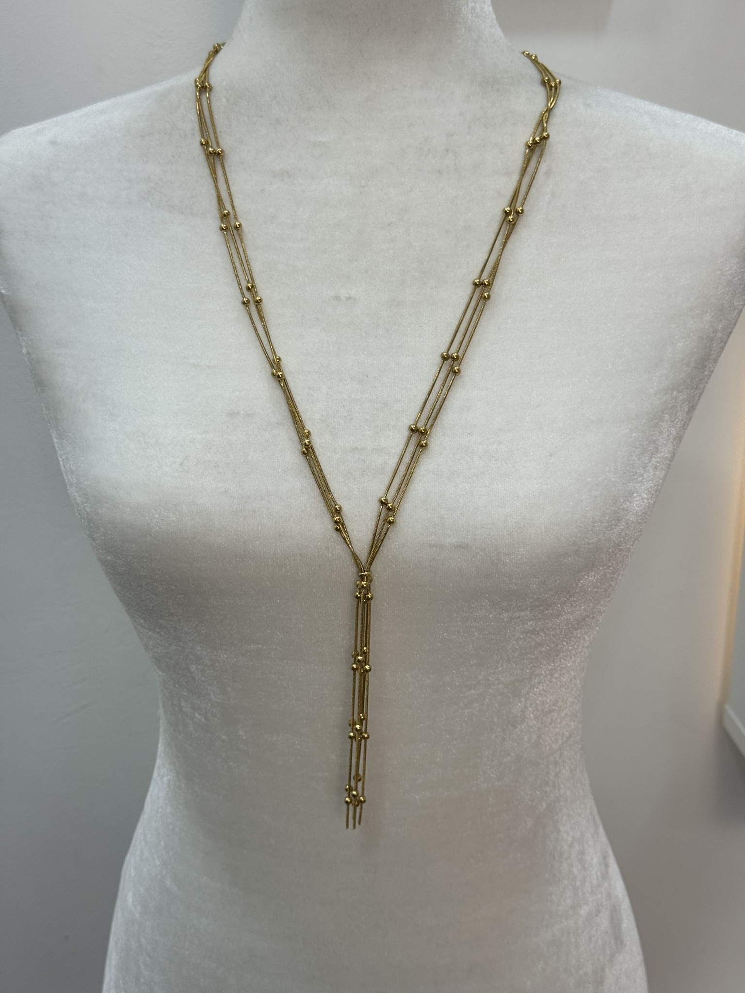 Collar bolitas dorado