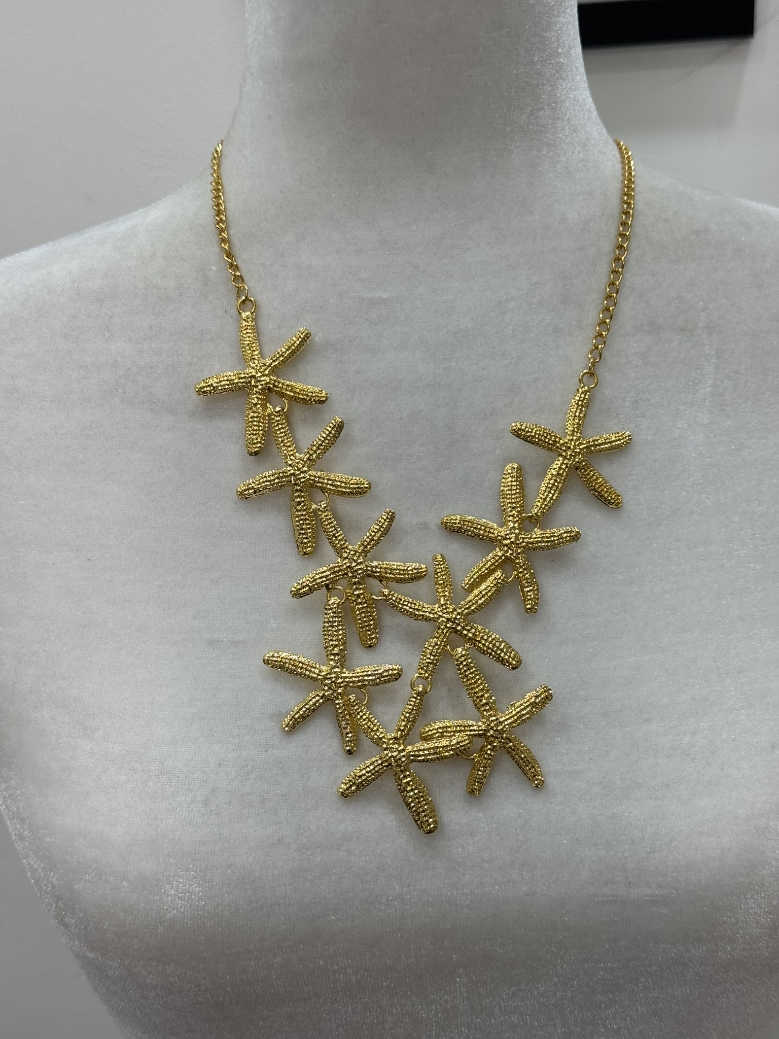 Collar estrellas de mar doradas