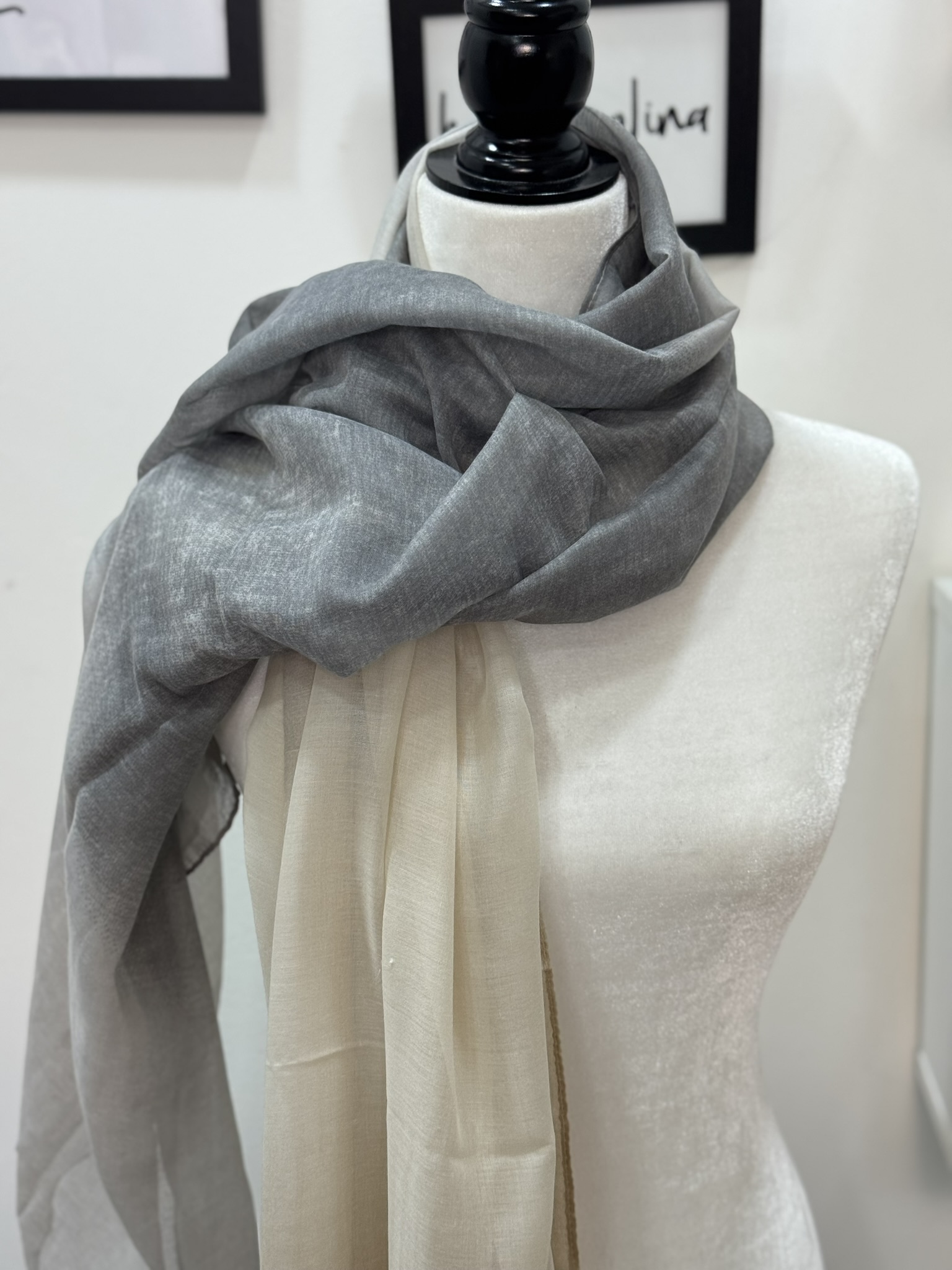 Pañuelo degradade (gris-beige)