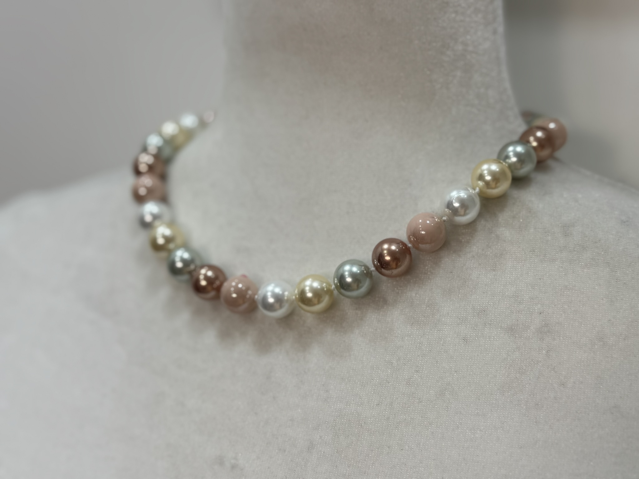 Collar corto perlas colores