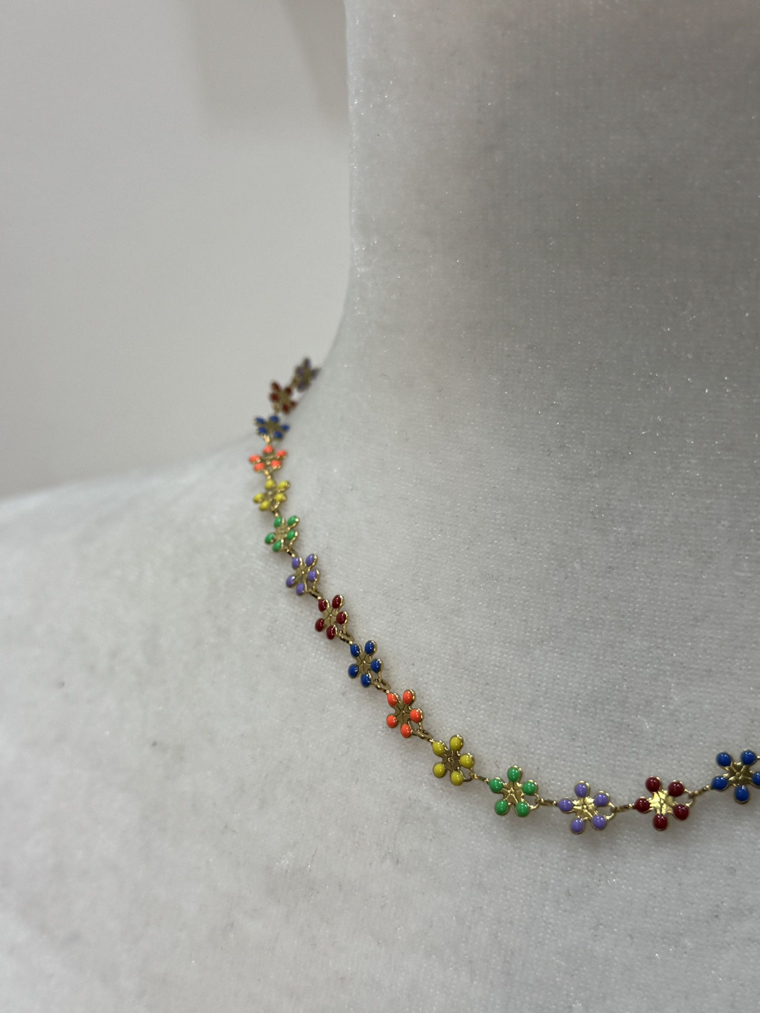 Collar corto flores colores