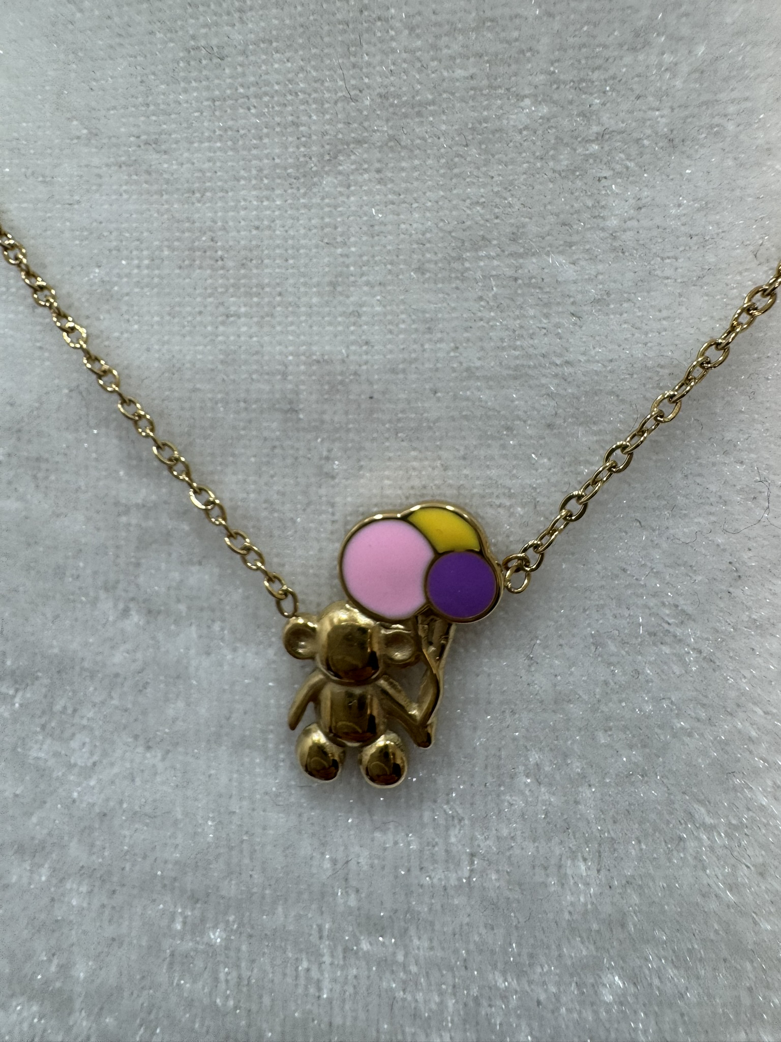 Collar corto osito con globos de colores