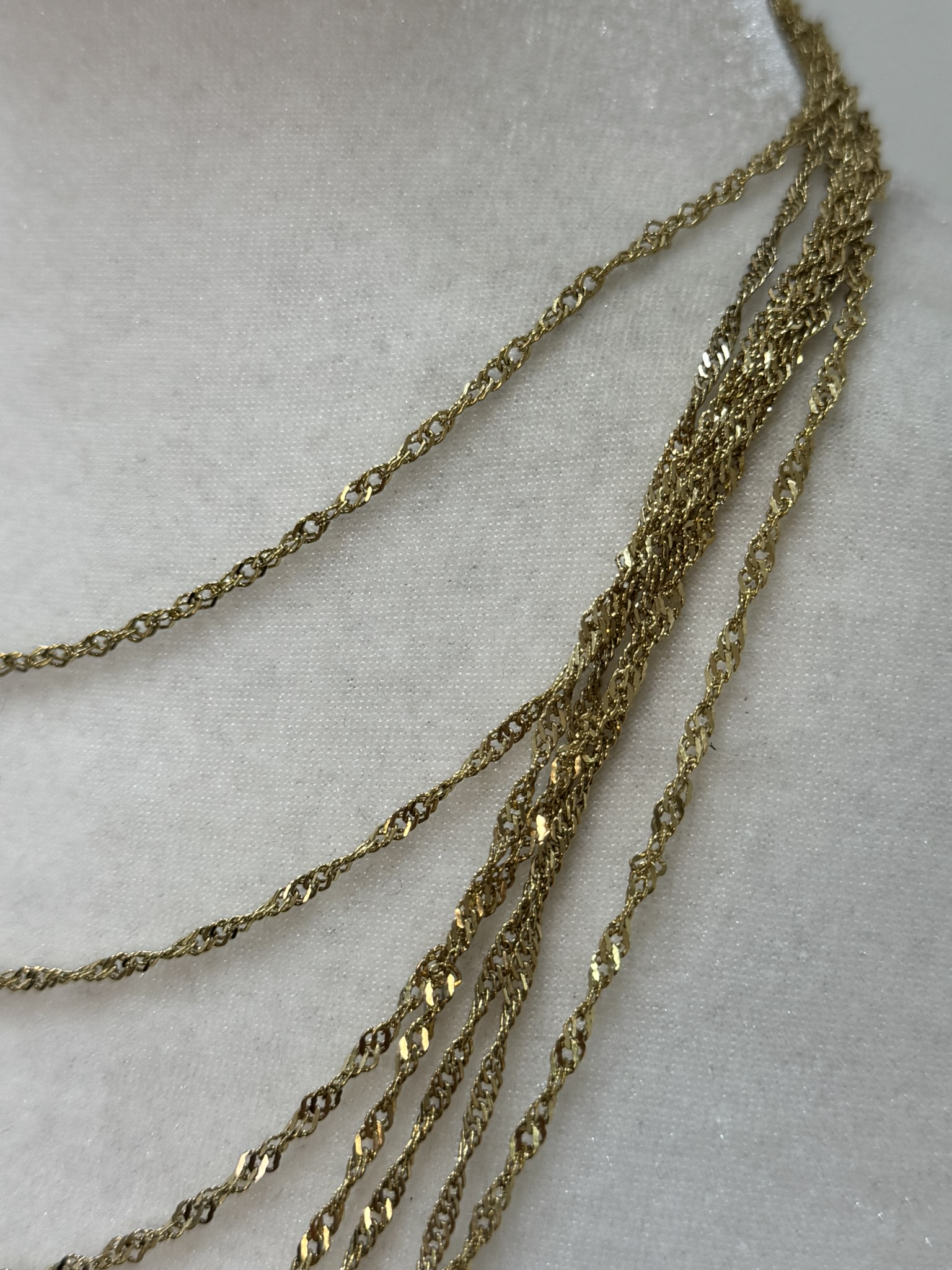 Collar multiple dorado