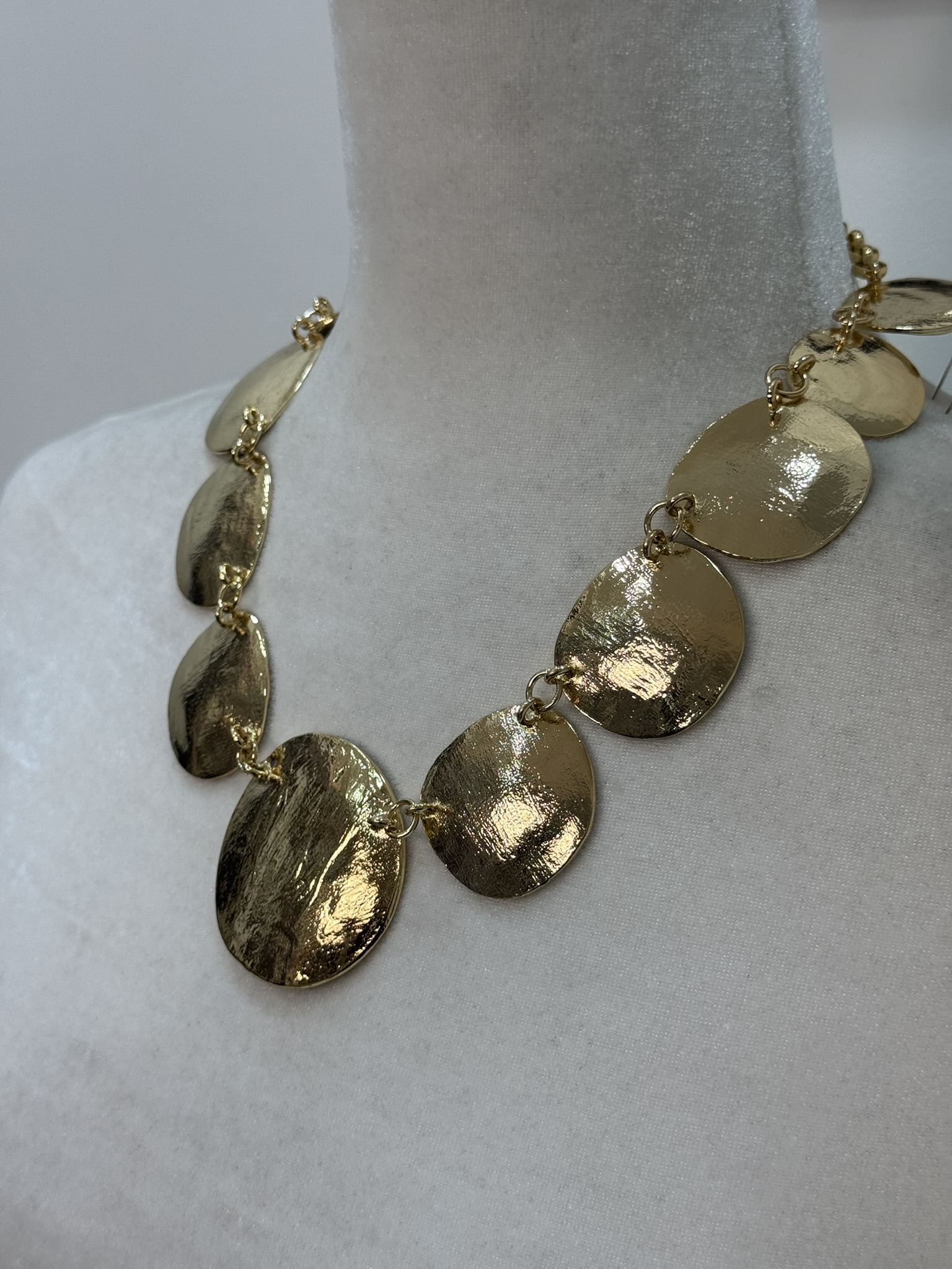 Collar ciculos dorados