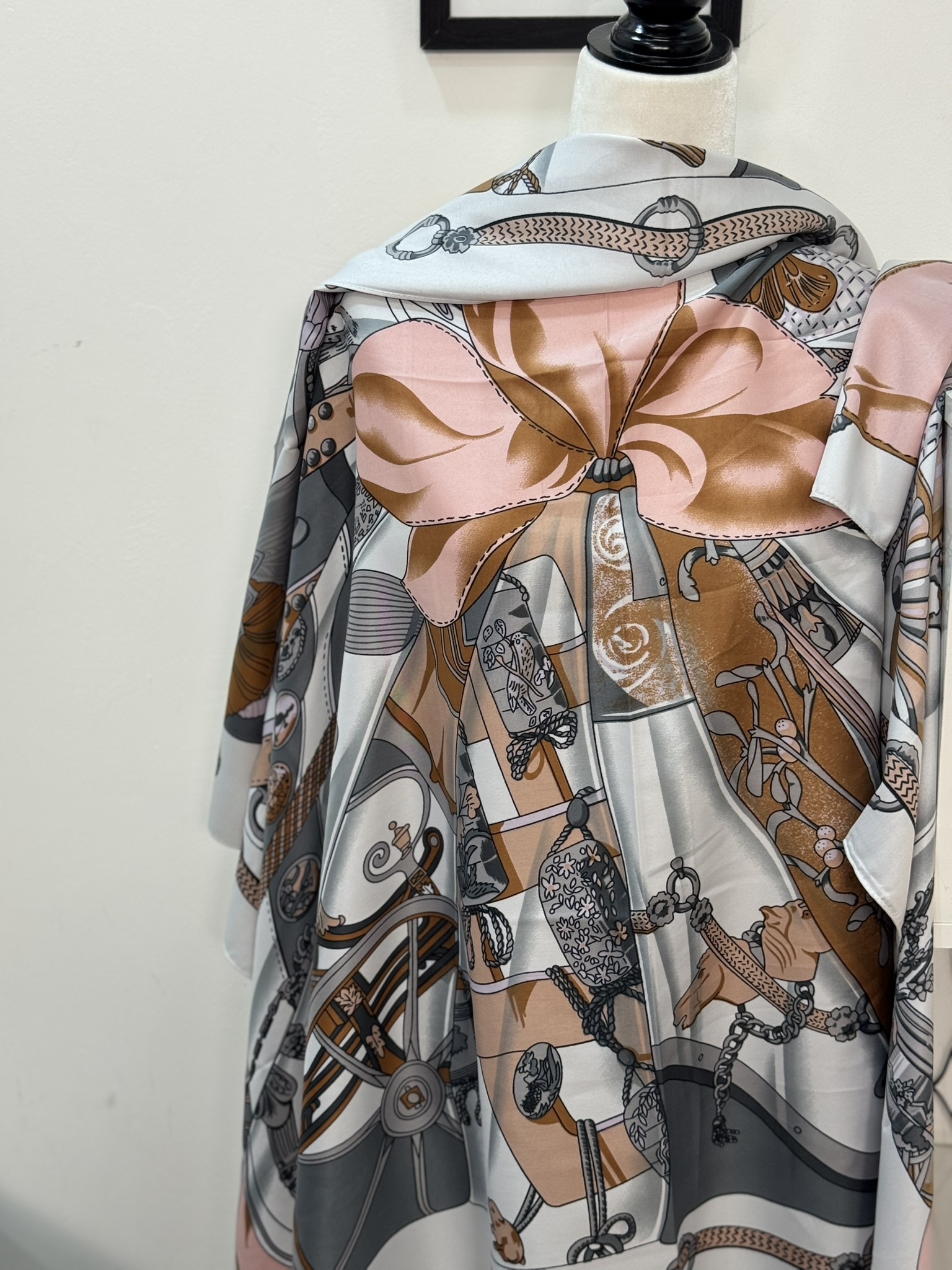 Maxi pañuelo raso/gris 