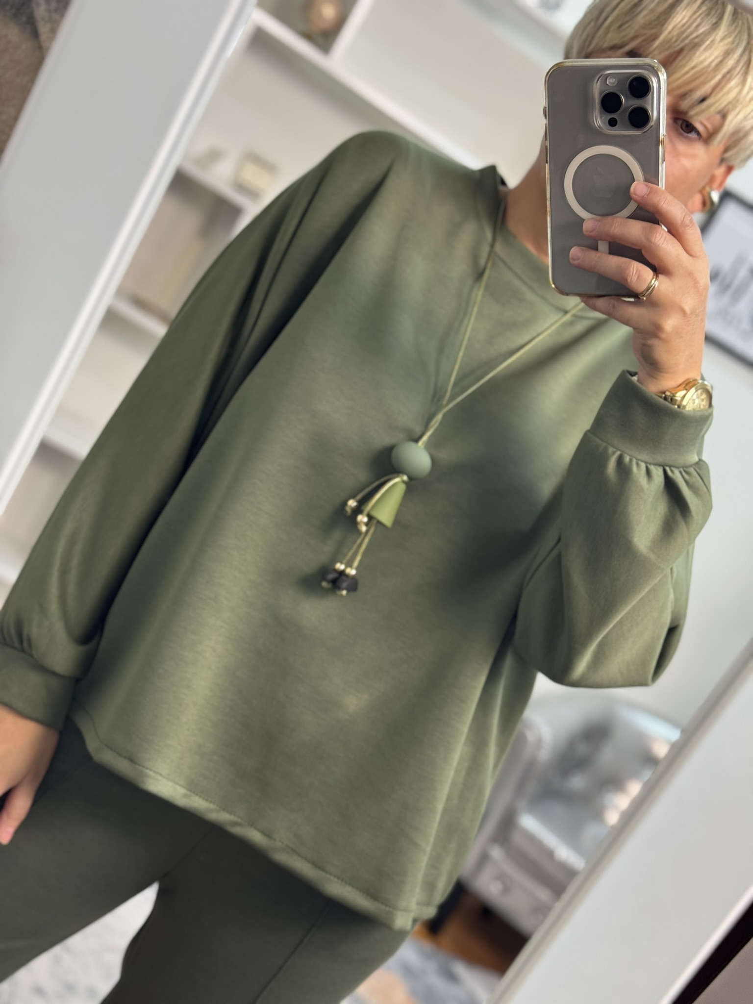 Conjunto sudadera y pantalón detalle nervio