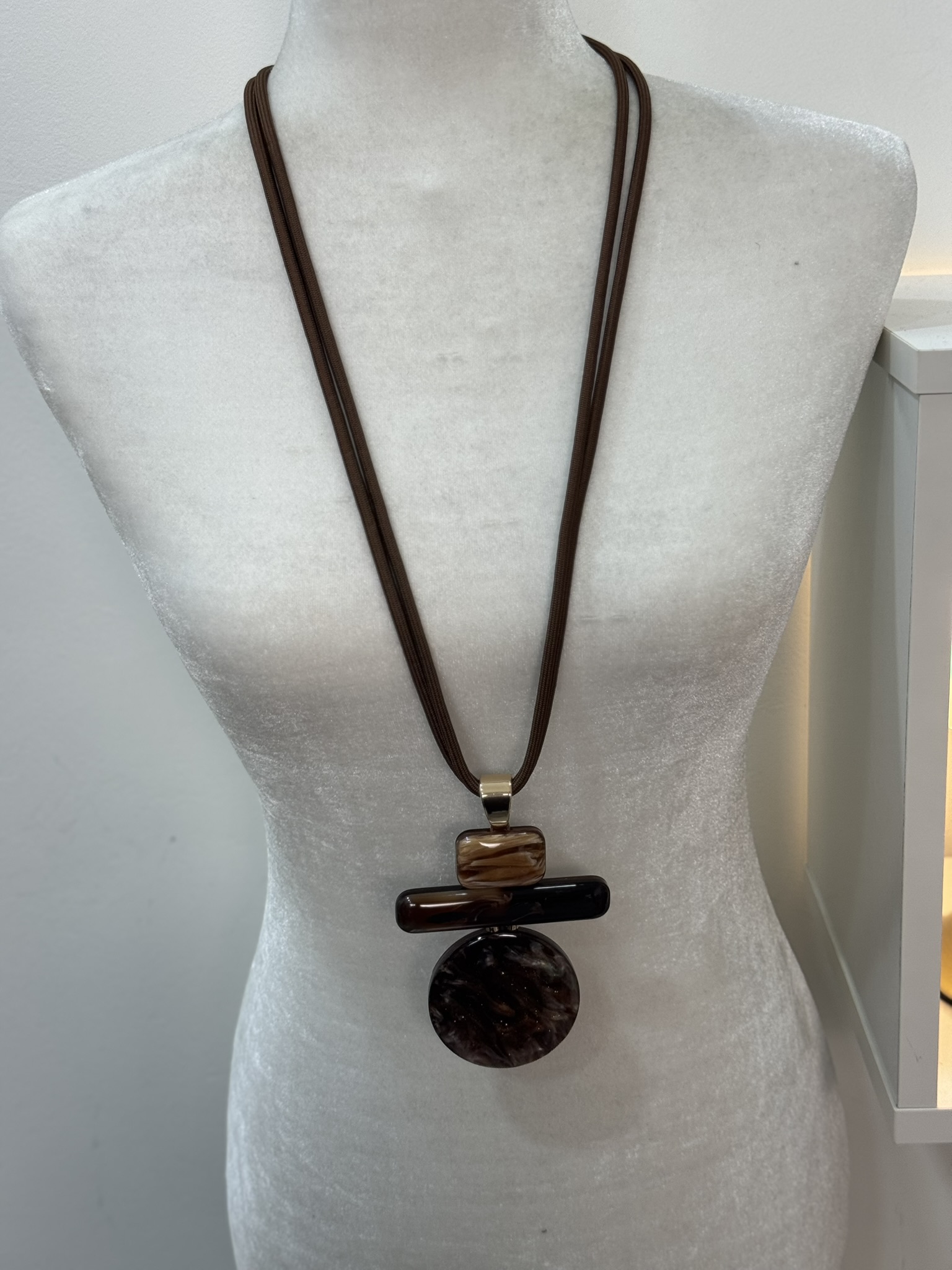 Collar largo detalle círculo