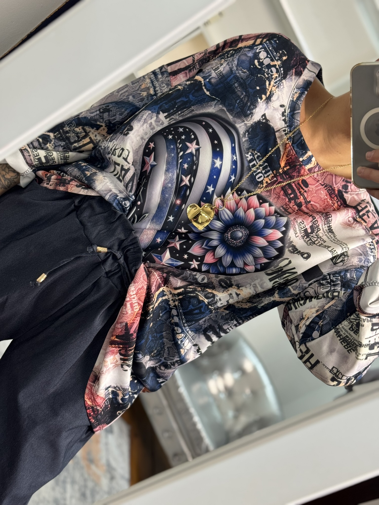 Sudadera amplia corazón flores