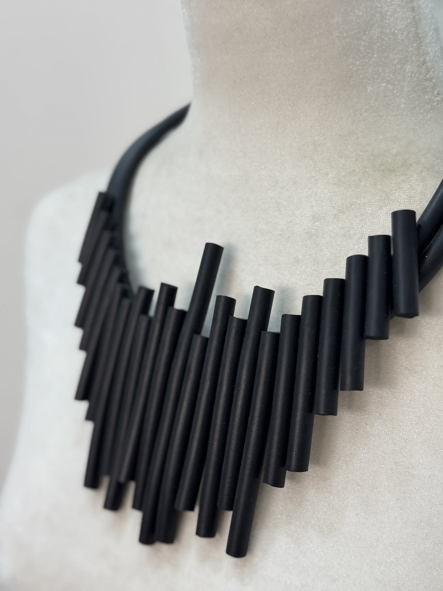 Collar engomado