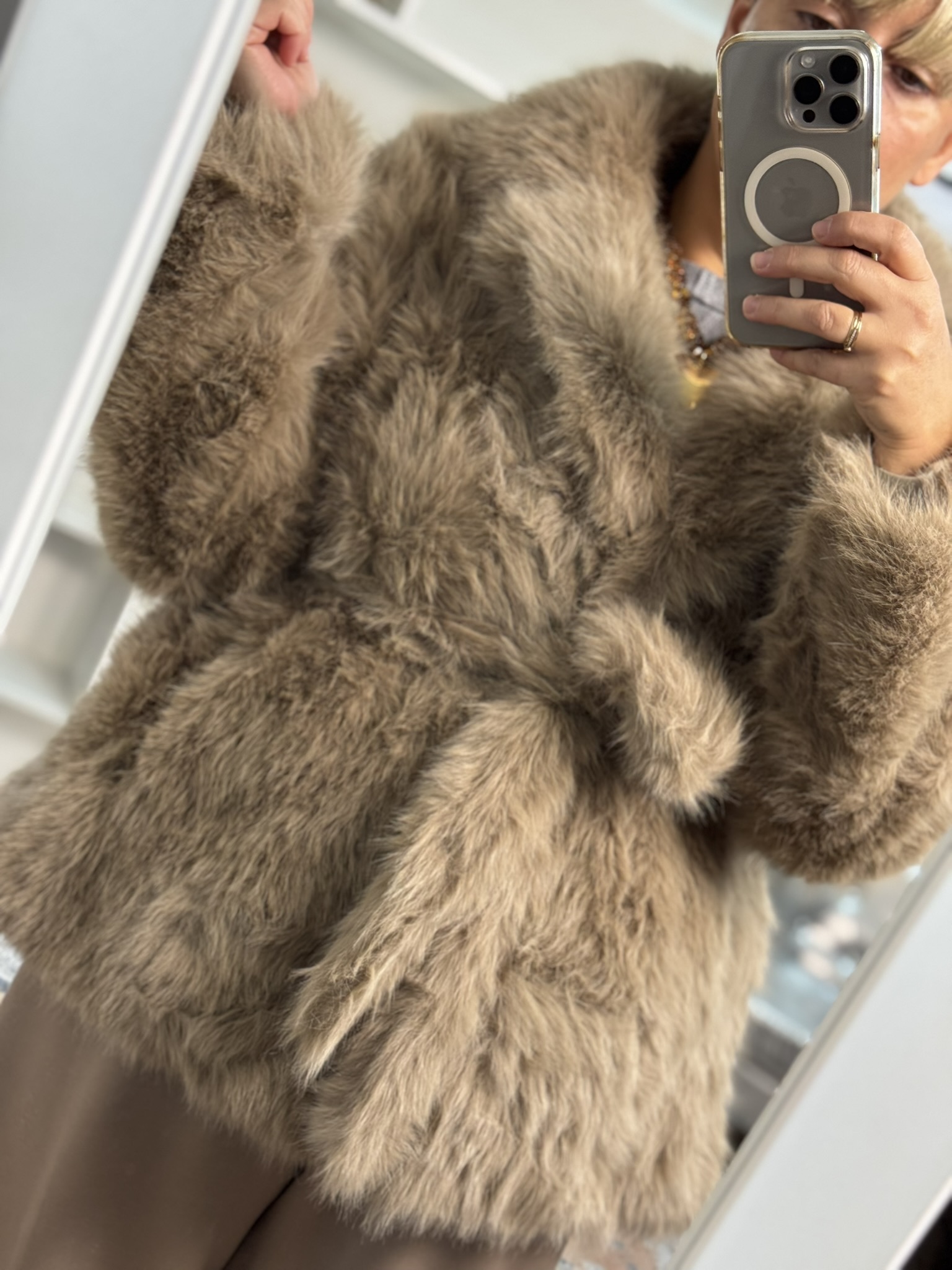 Abrigo pelo cinturón