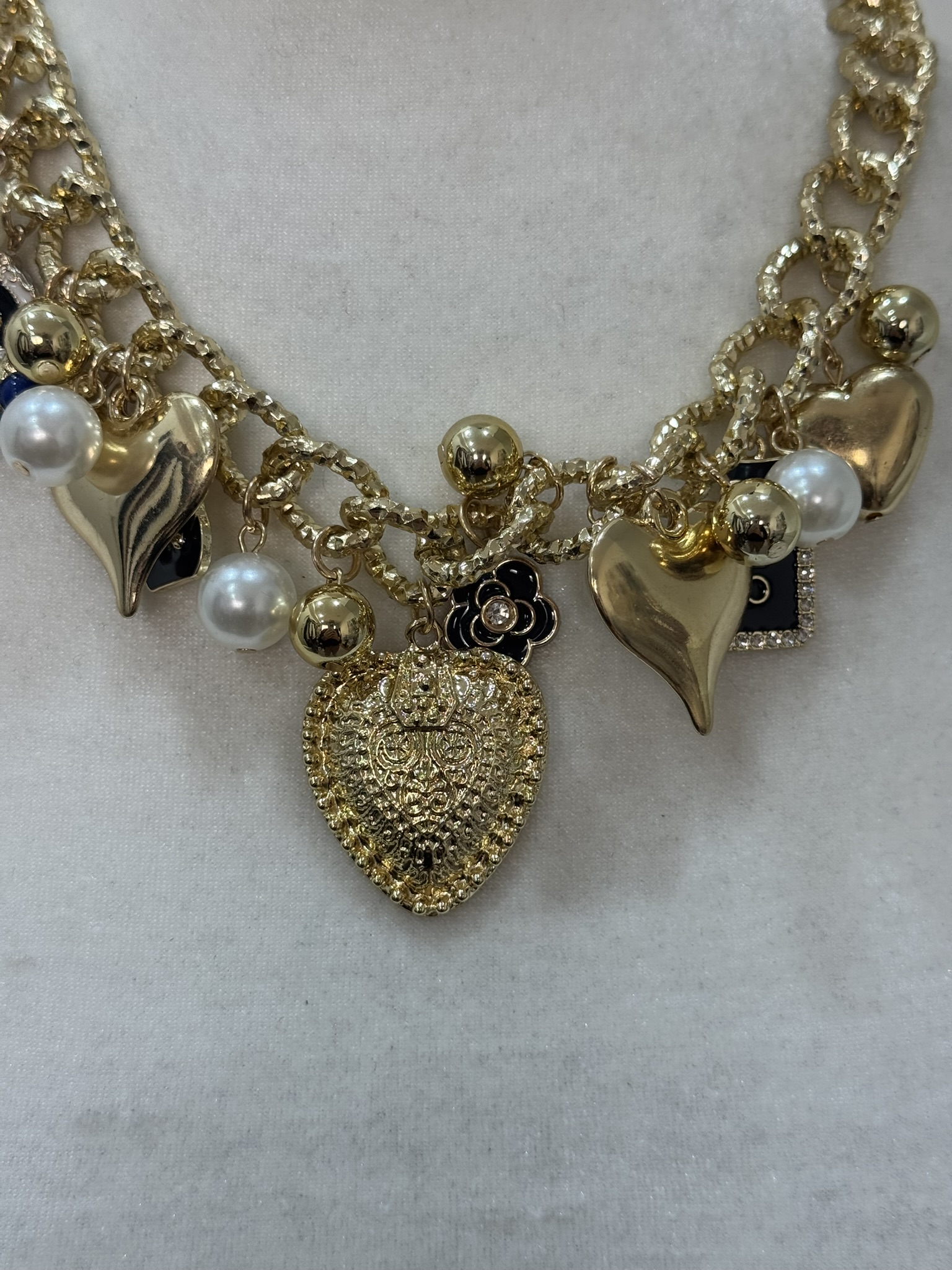 Collar corazones charms