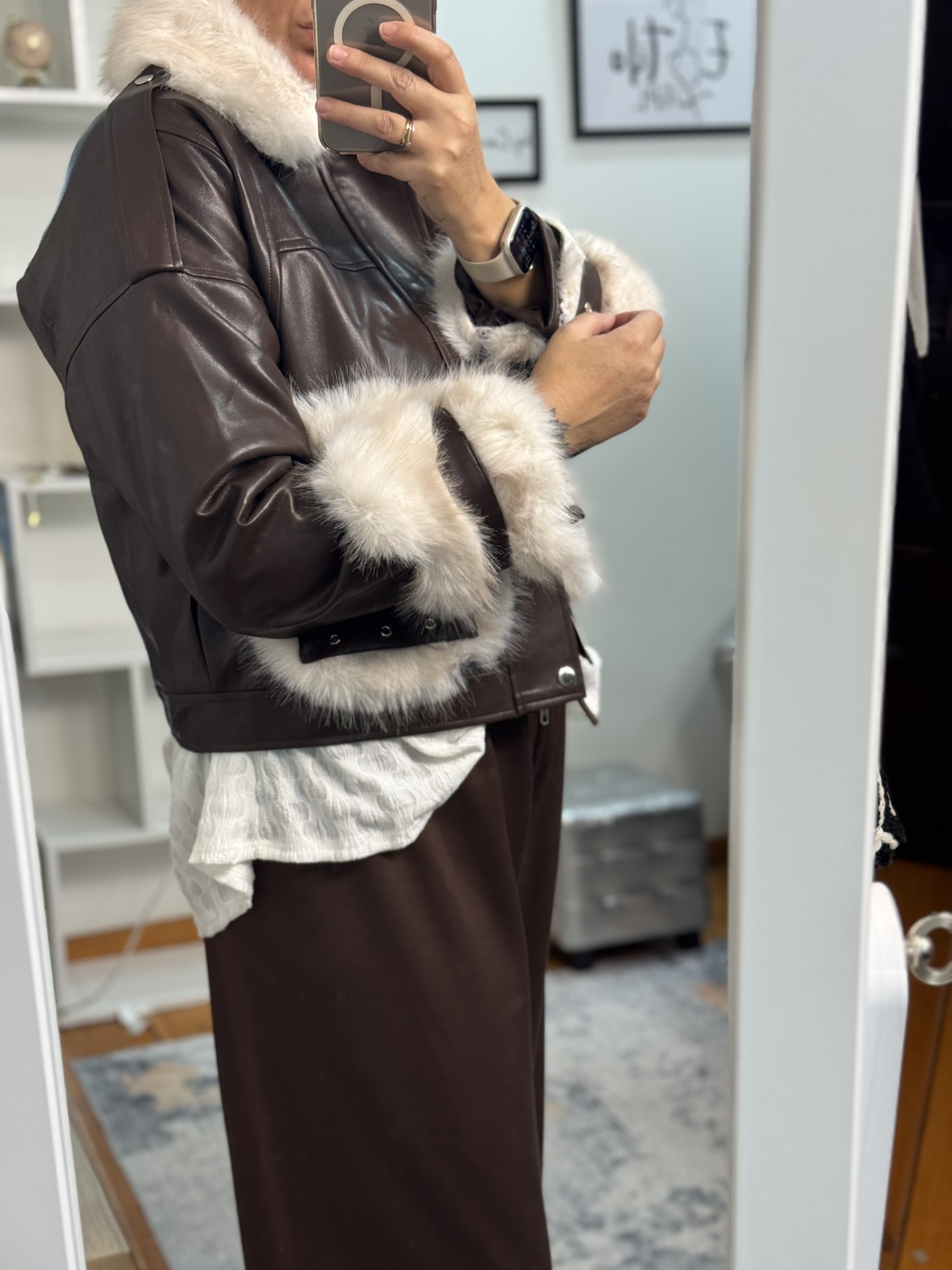 Cazadora símil piel pelo contraste 