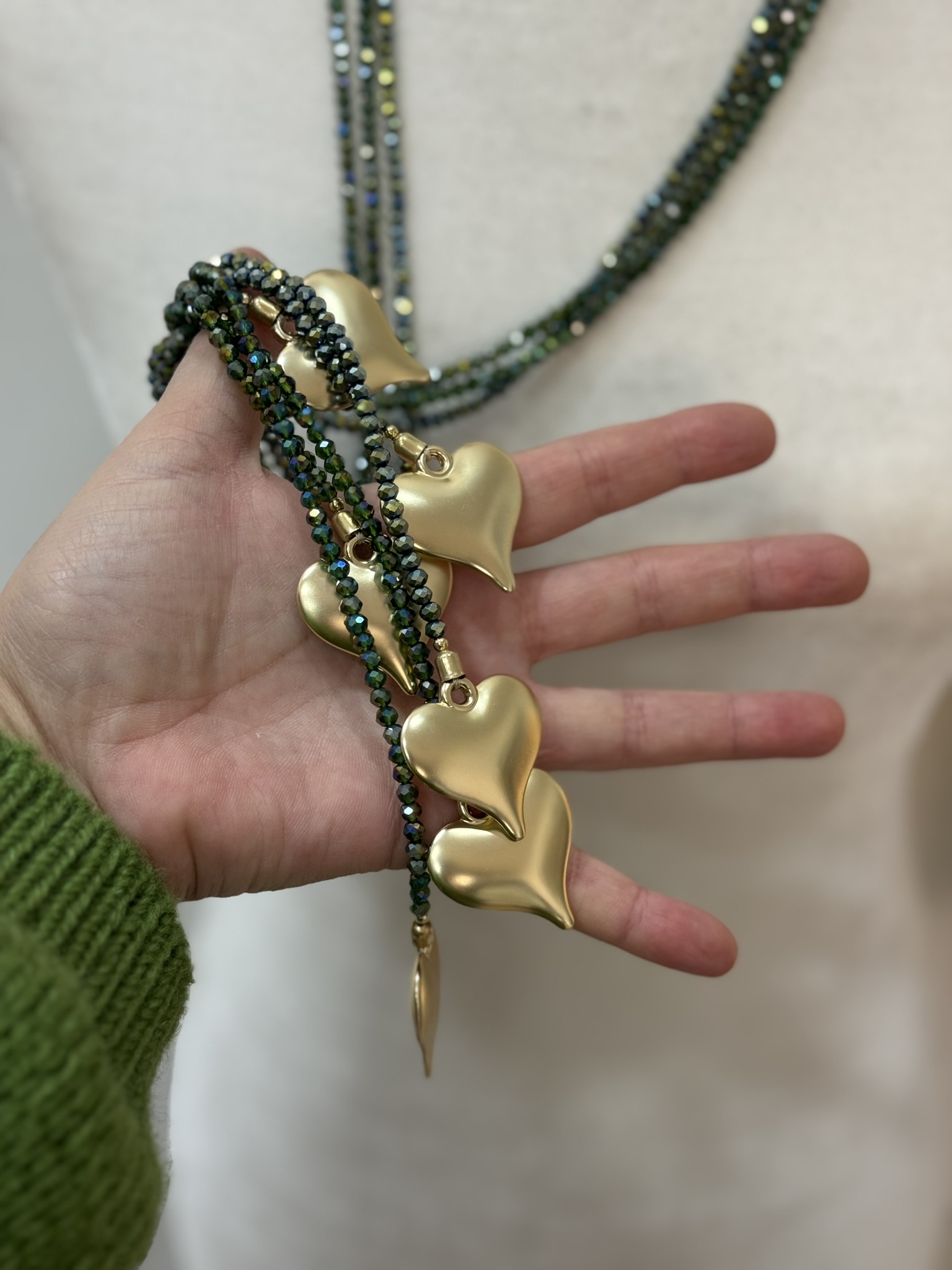 Collar nudo corazones