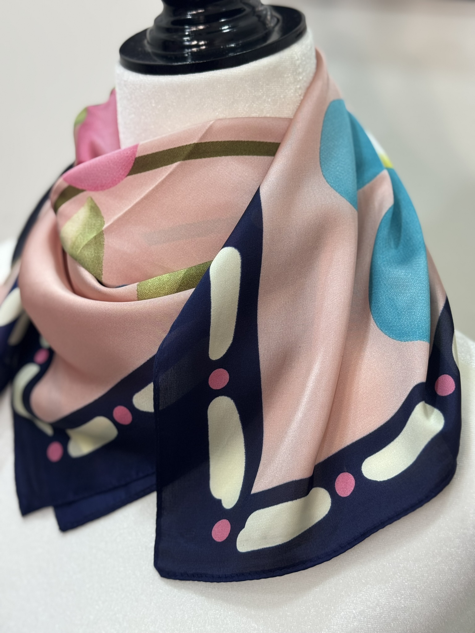 Pañuelo efecto seda estampado flores