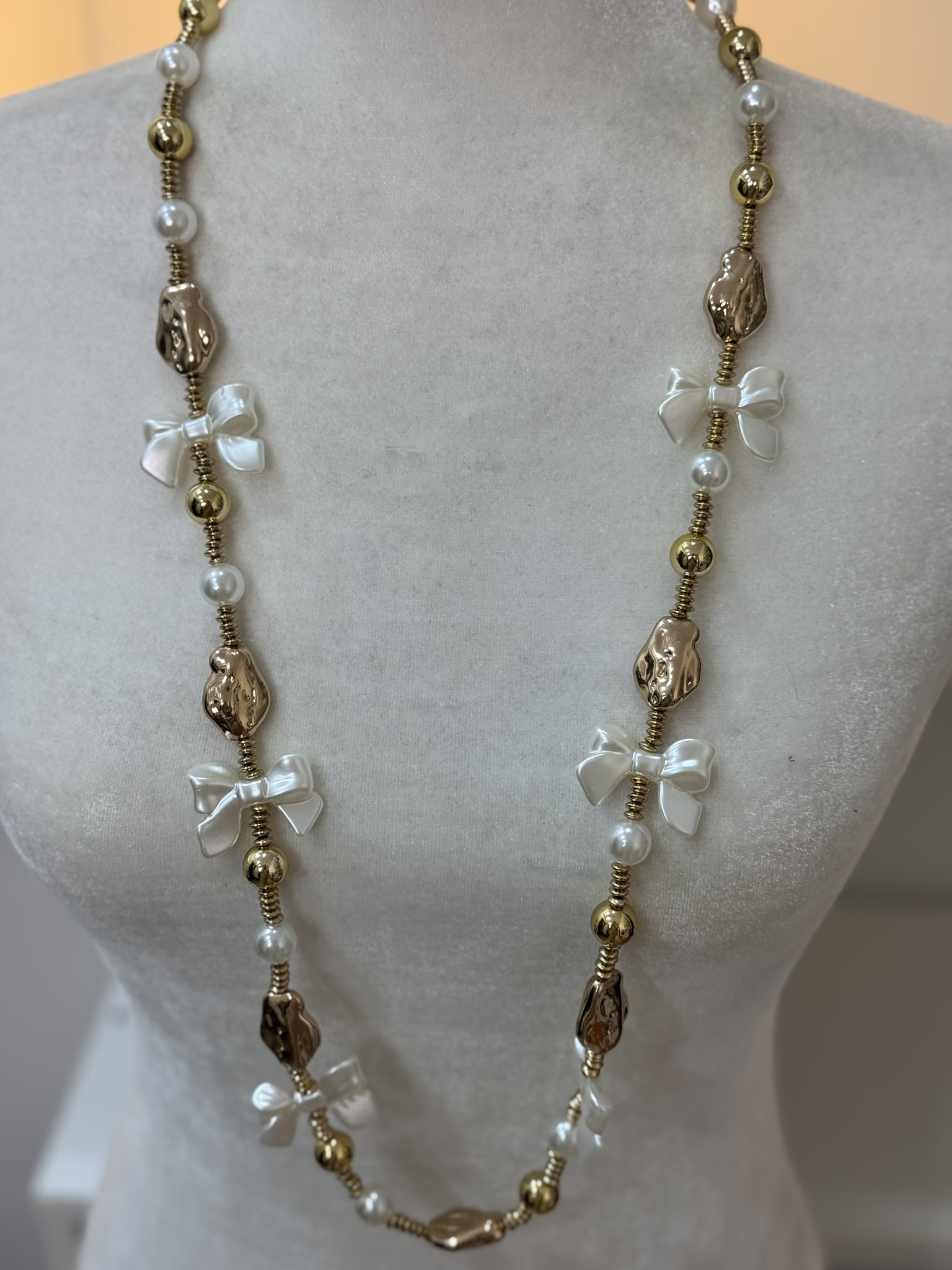 Collar perlas lacitos