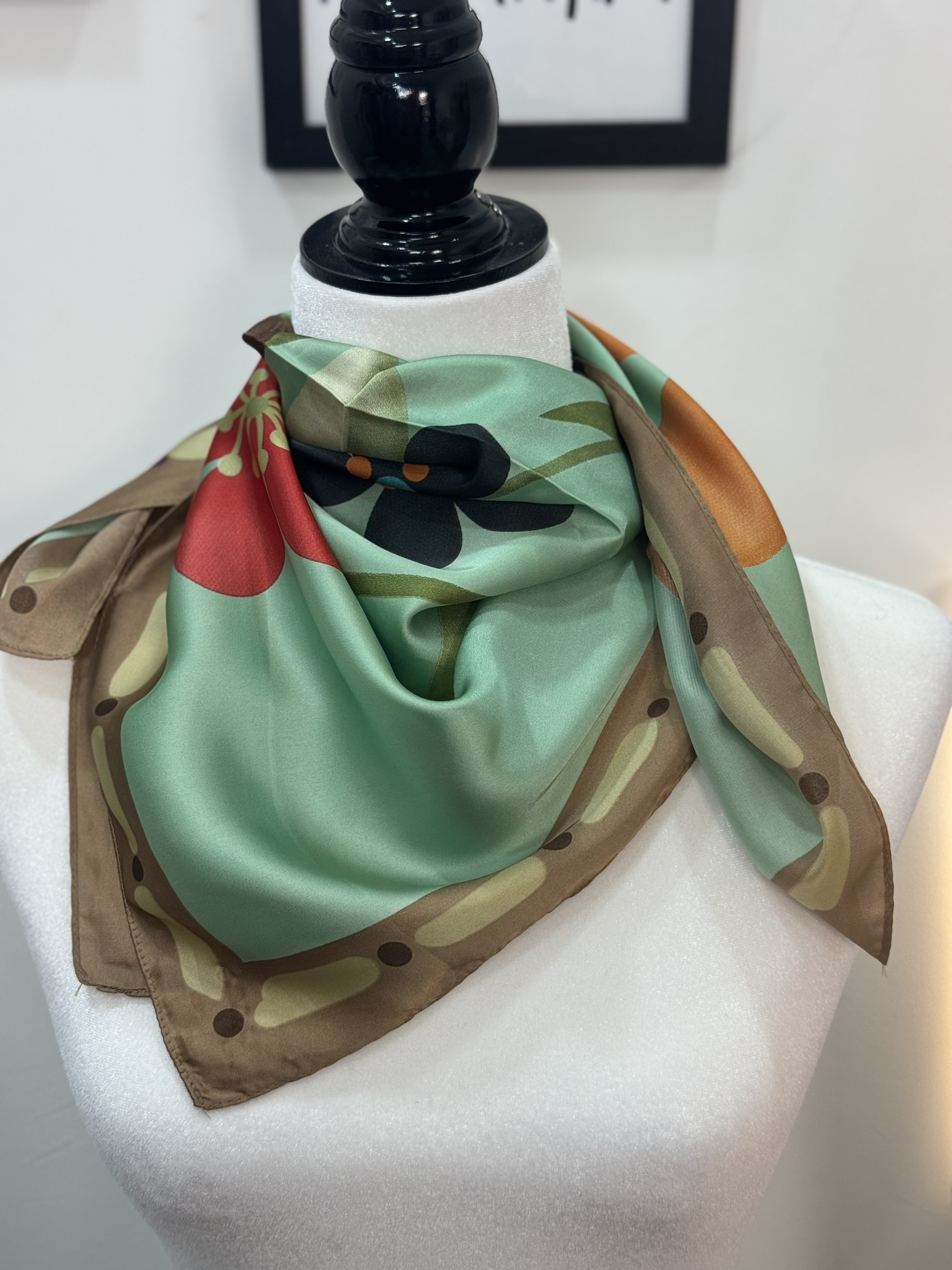 Pañuelo efecto seda estampado flores